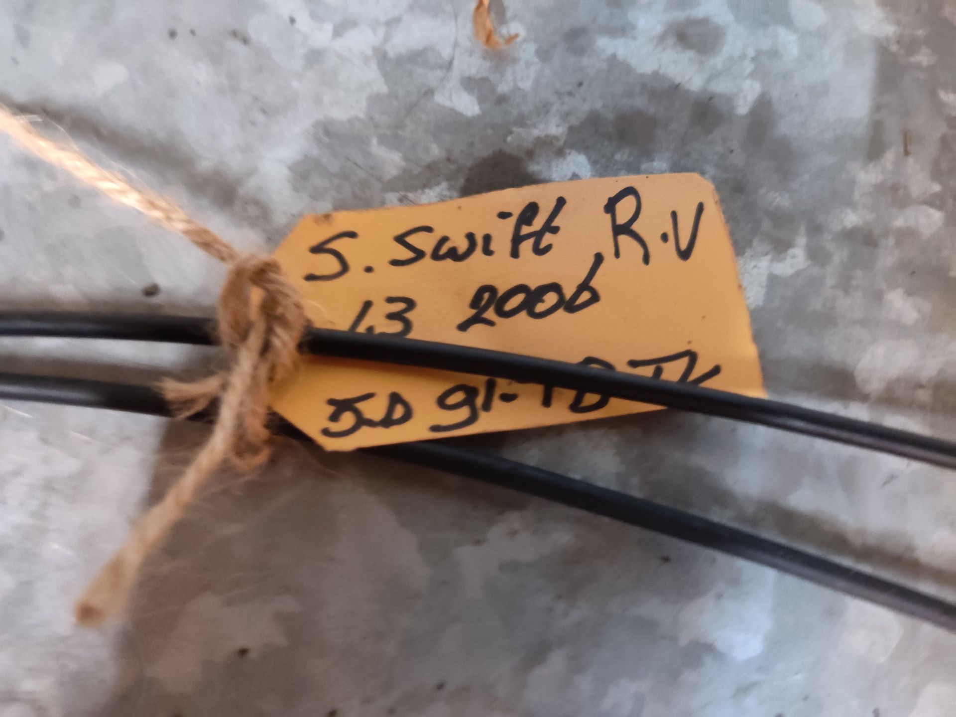 Suzuki Swift 1.3 deurslotvanger rechtsvoor