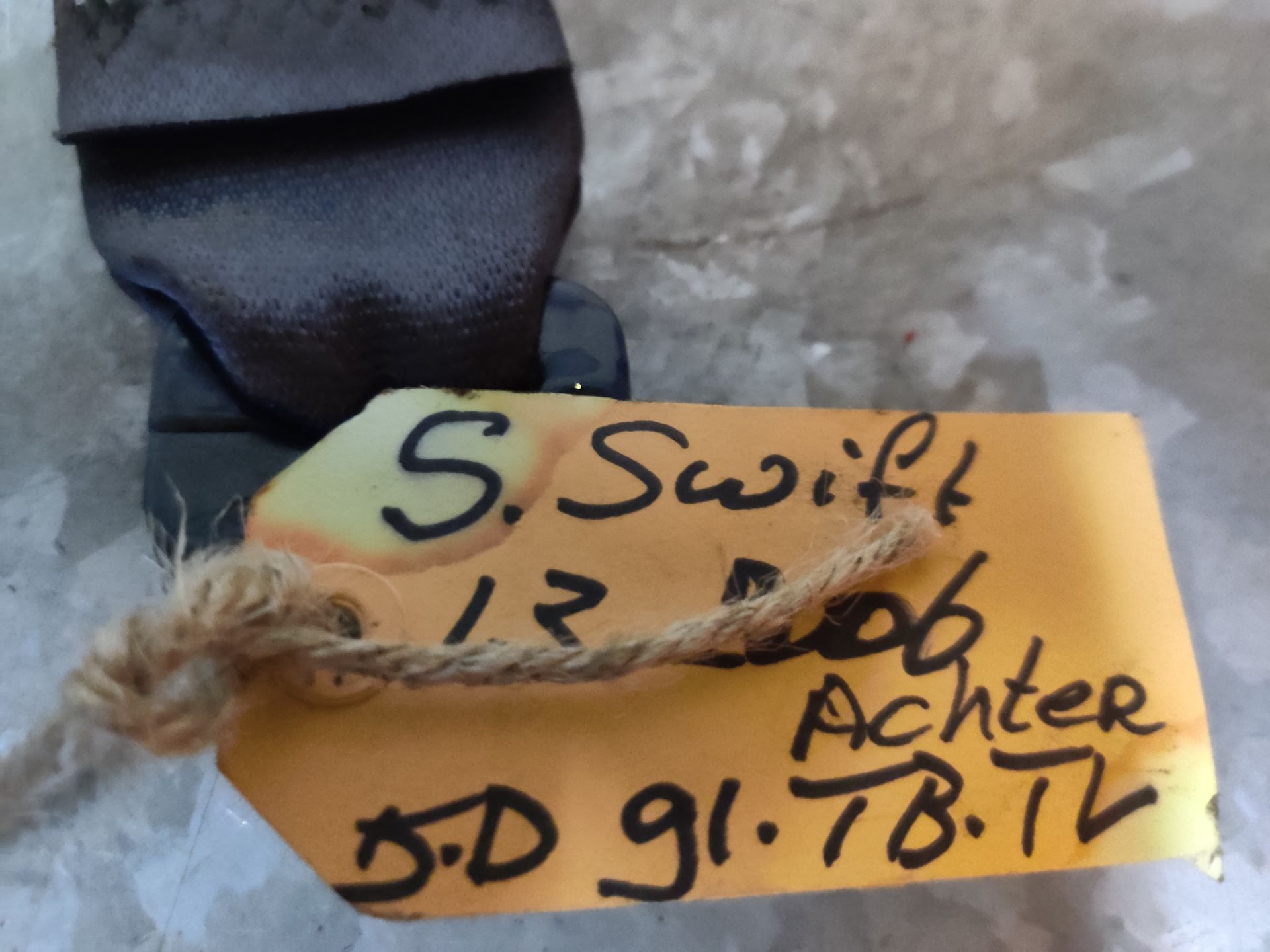 Suzuki Swift 1.3 gordelhouder achter