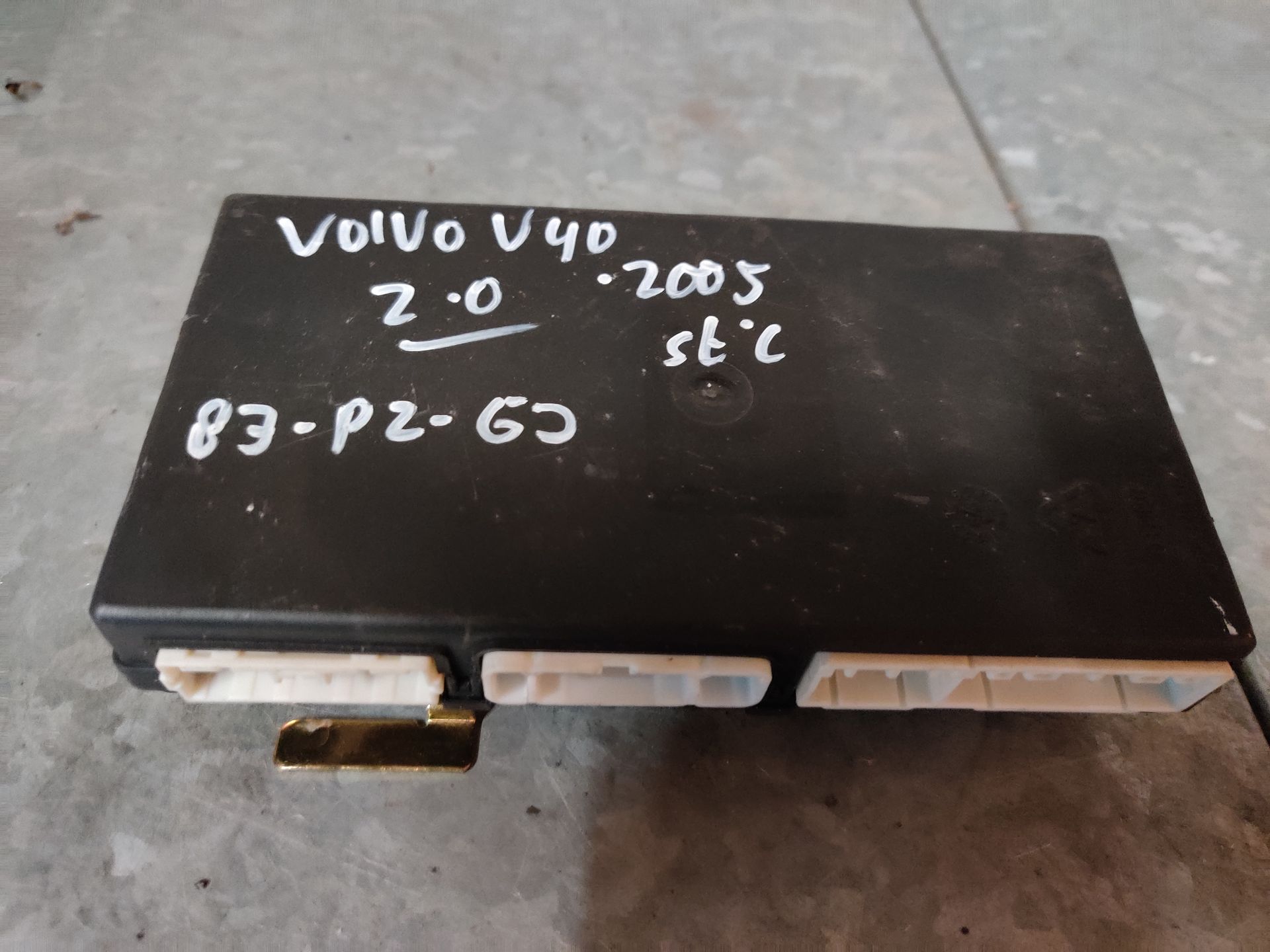 Volvo V40 computer centrale deurvergrendeling van een 2.0 model uit 2005.