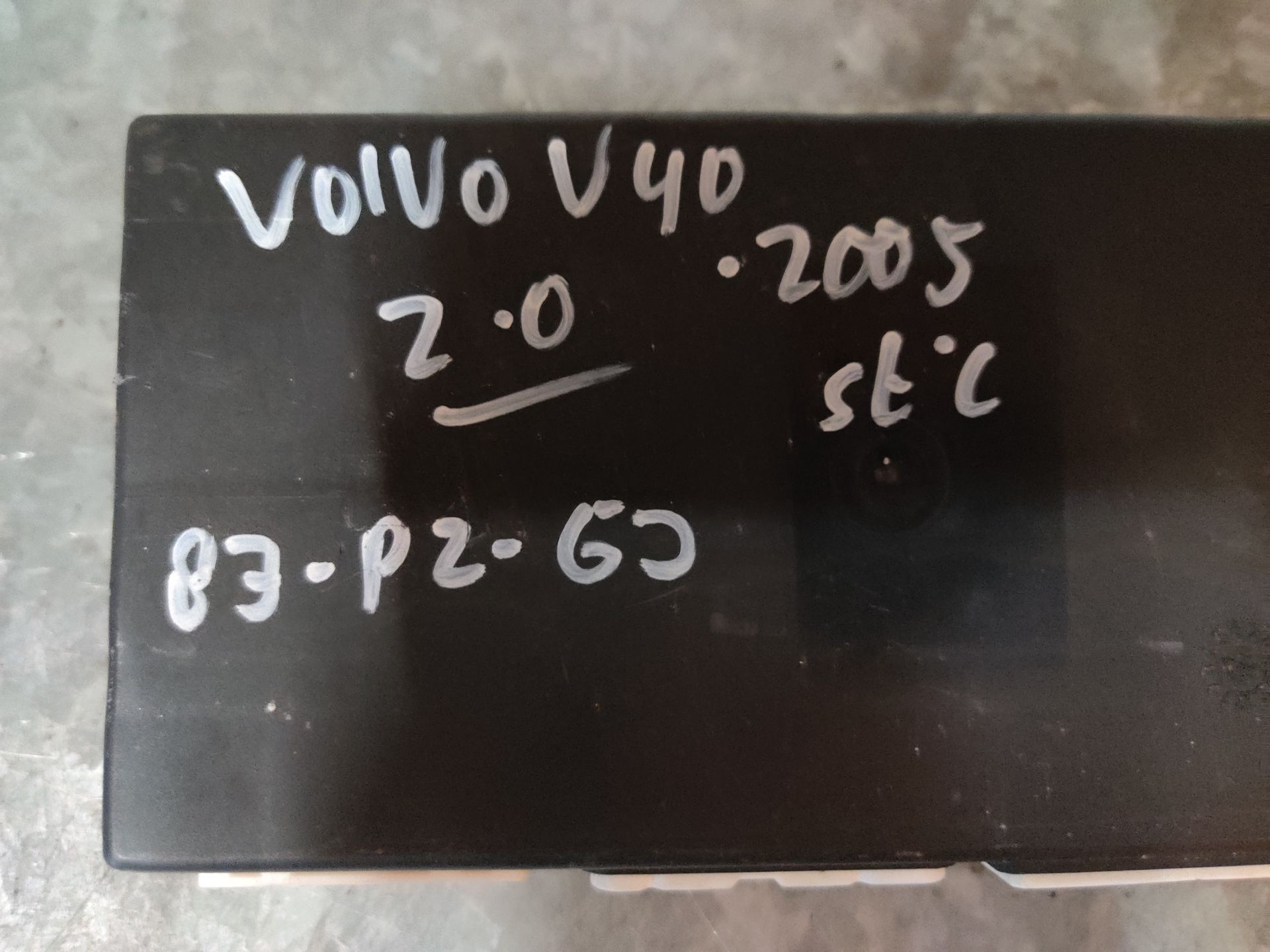 Volvo V40 computer centrale deurvergrendeling van een 2.0 model uit 2005.