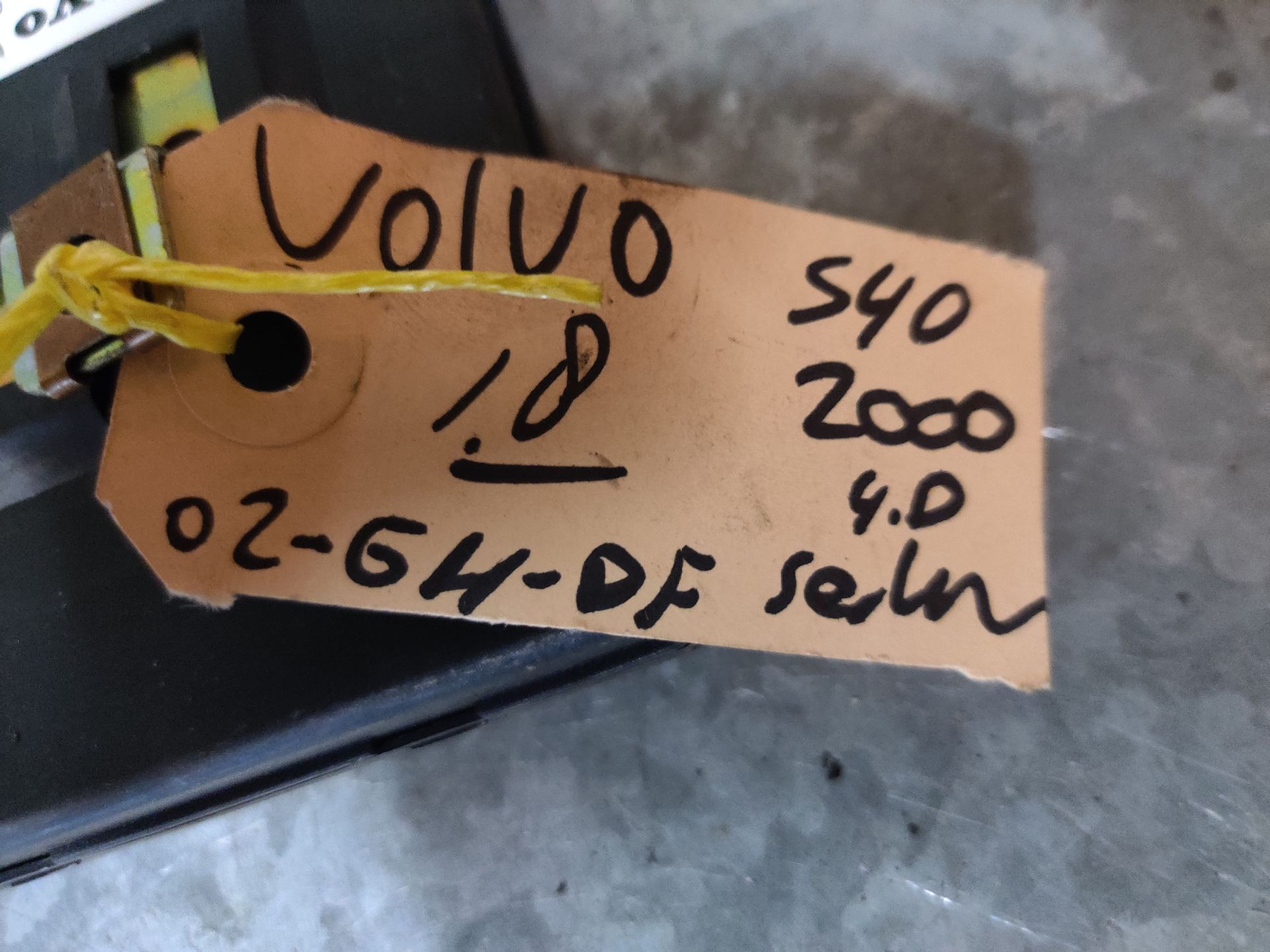 Volvo S40 computer centrale deurvergrendeling van een 1.8 model uit 2000.