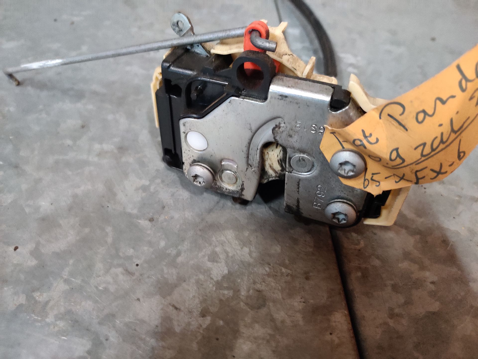 Fiat Panda deur slotvanger linksvoor uit 2012.