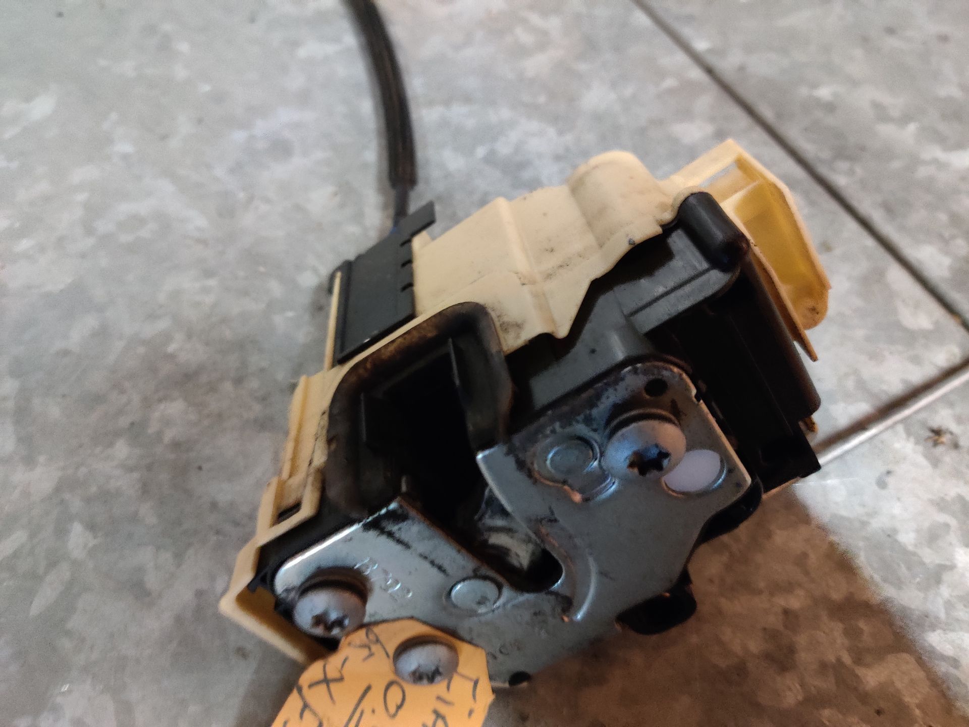 Fiat Panda deur slotvanger linksvoor uit 2012.