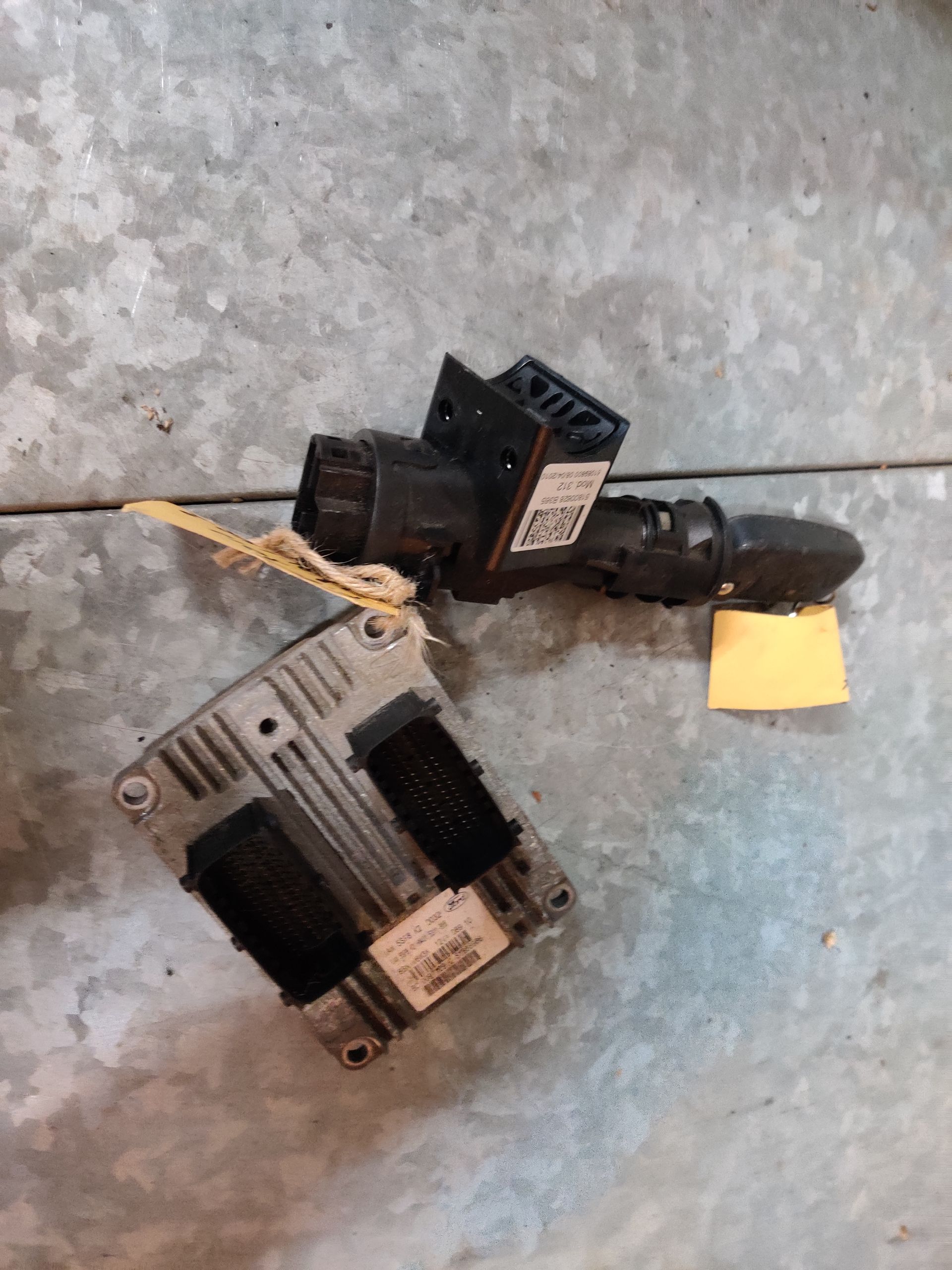 Ford Ka contactslot met 1 sleutel en computer
