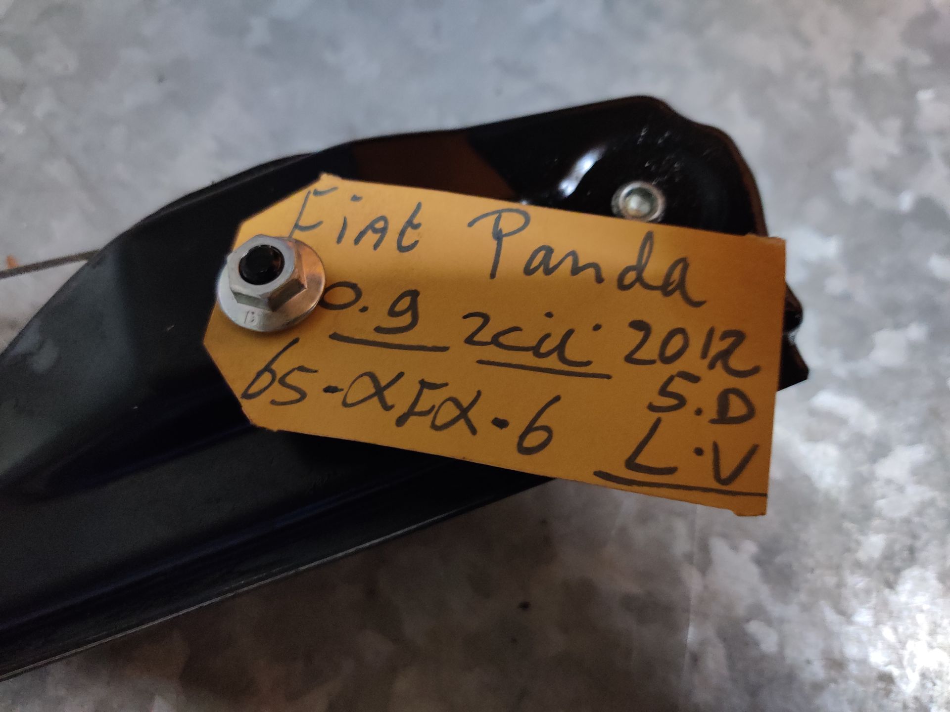 Fiat Panda raammechaniek met motor linksvoor van een 5 deurs model uit 2012.
