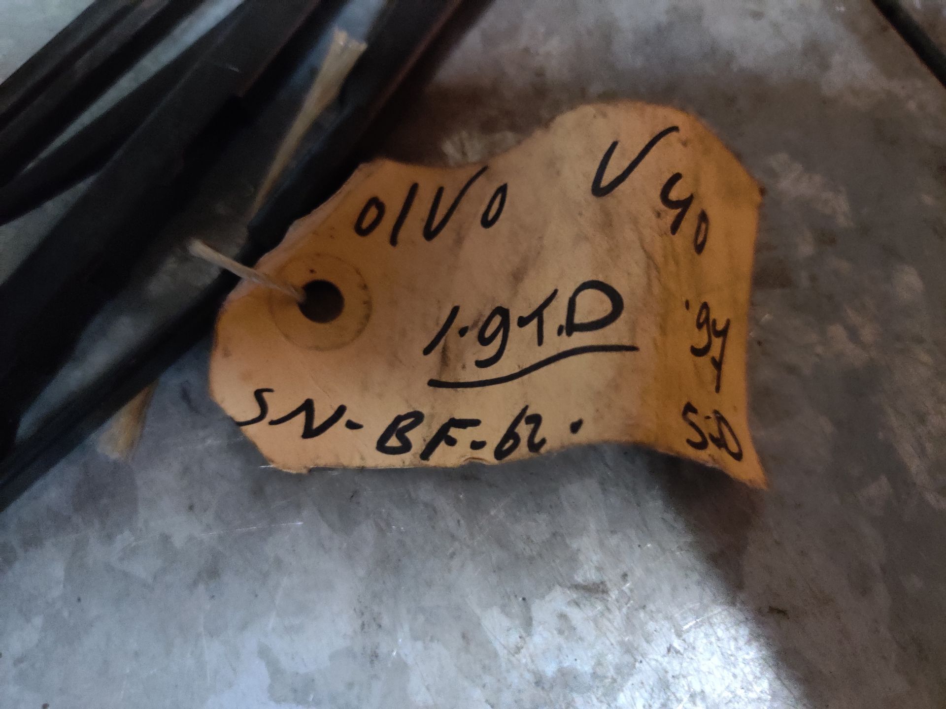 Volvo V40 uit 1997 een ruitenwisserarm