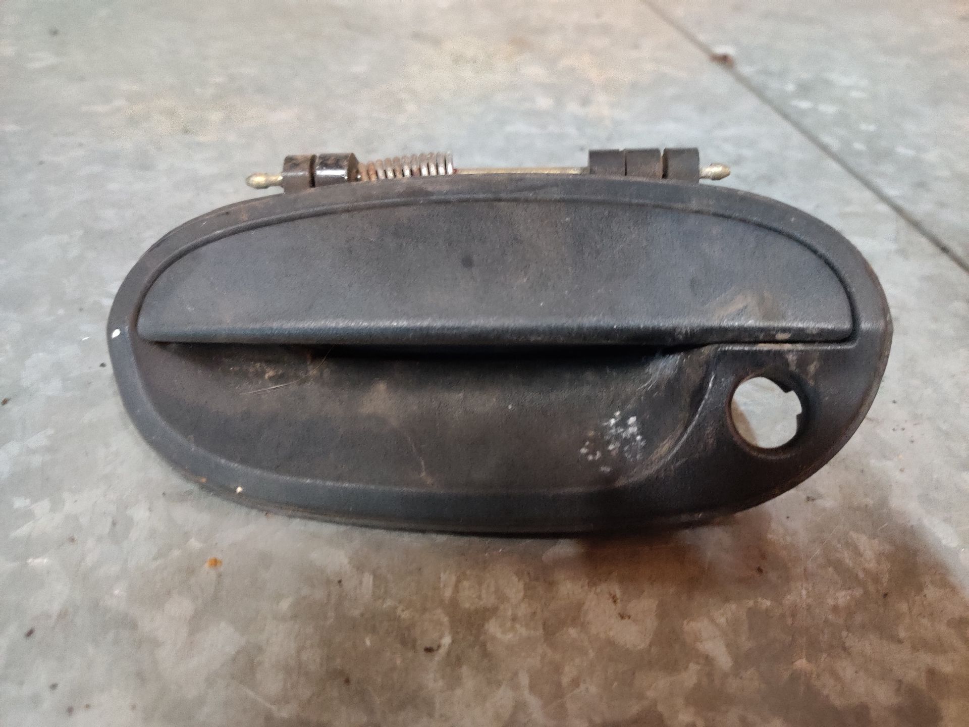 Daewoo Matiz linksvoor deurgreep, gebruikt.