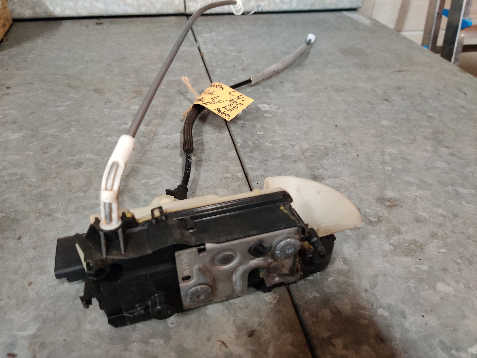 Citroen C4 deurslotvanger linker voorportier, slotplaat.