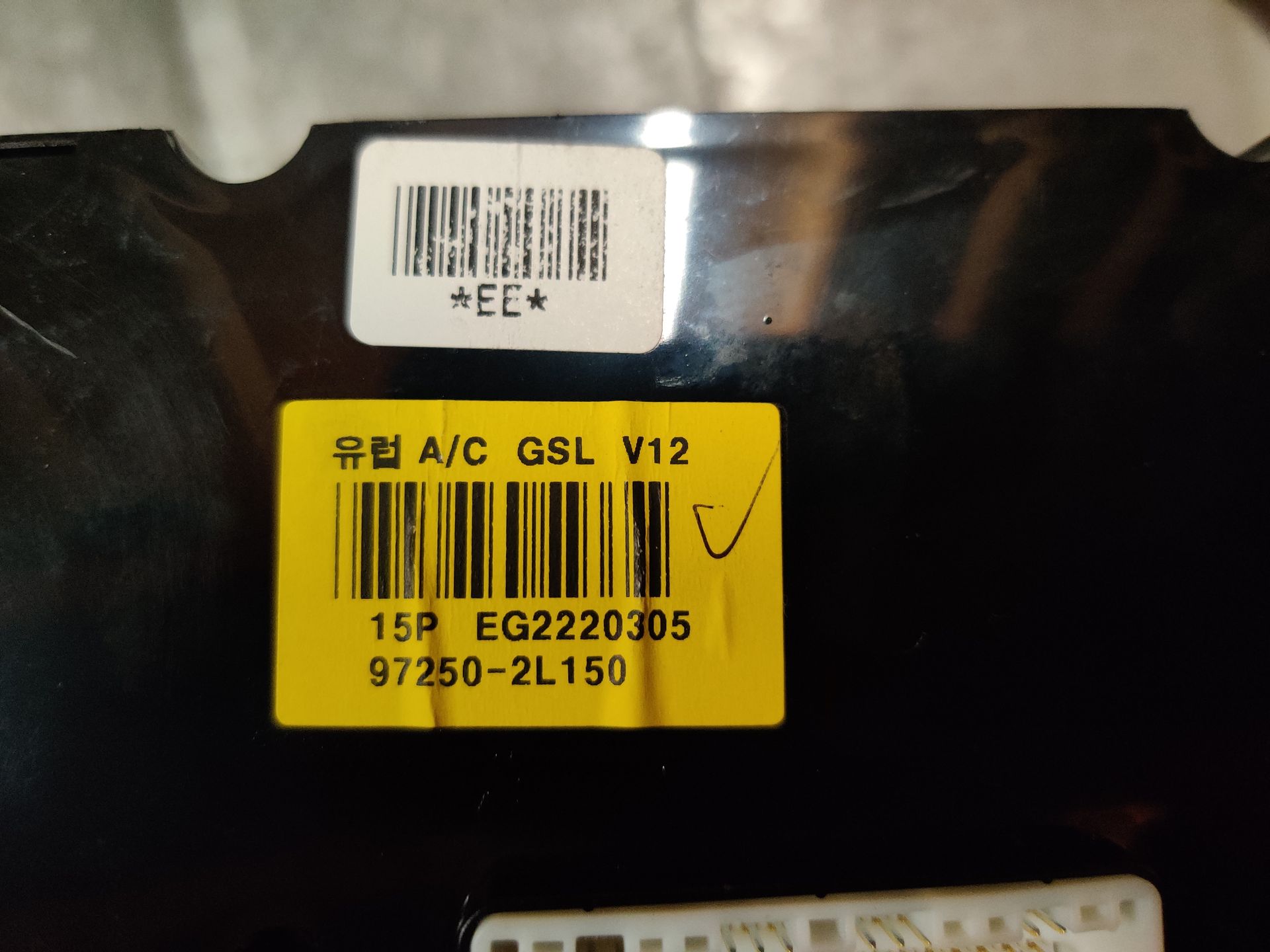 Hyundai i30 middenconsole met airco, aanjager, alarmlichtschakelaar (2010), gebruikt.