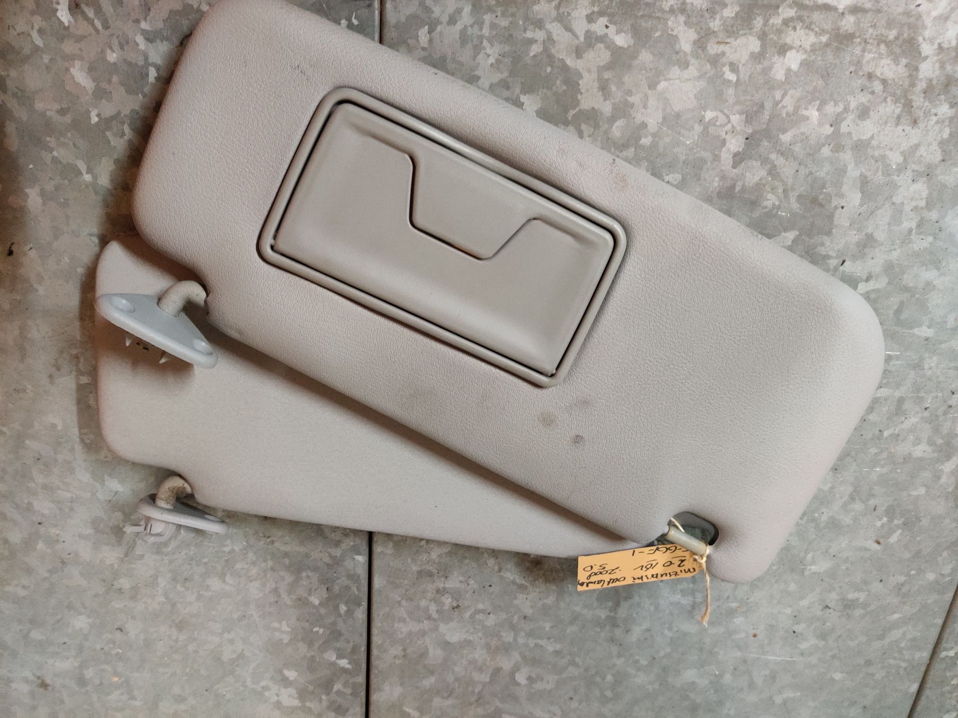 Mitsubishi Outlander set zonnekleppen