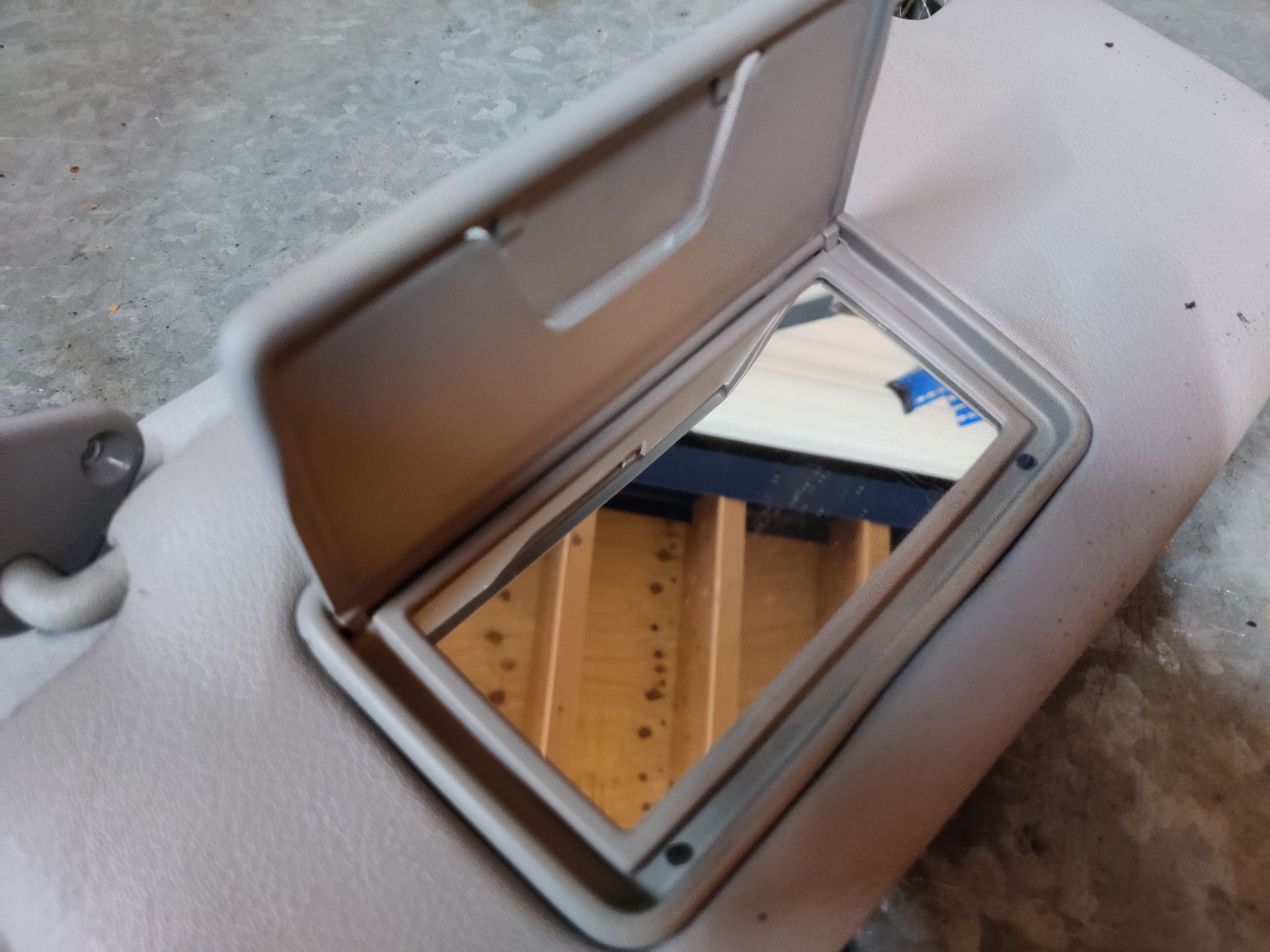 Mitsubishi Outlander set zonnekleppen