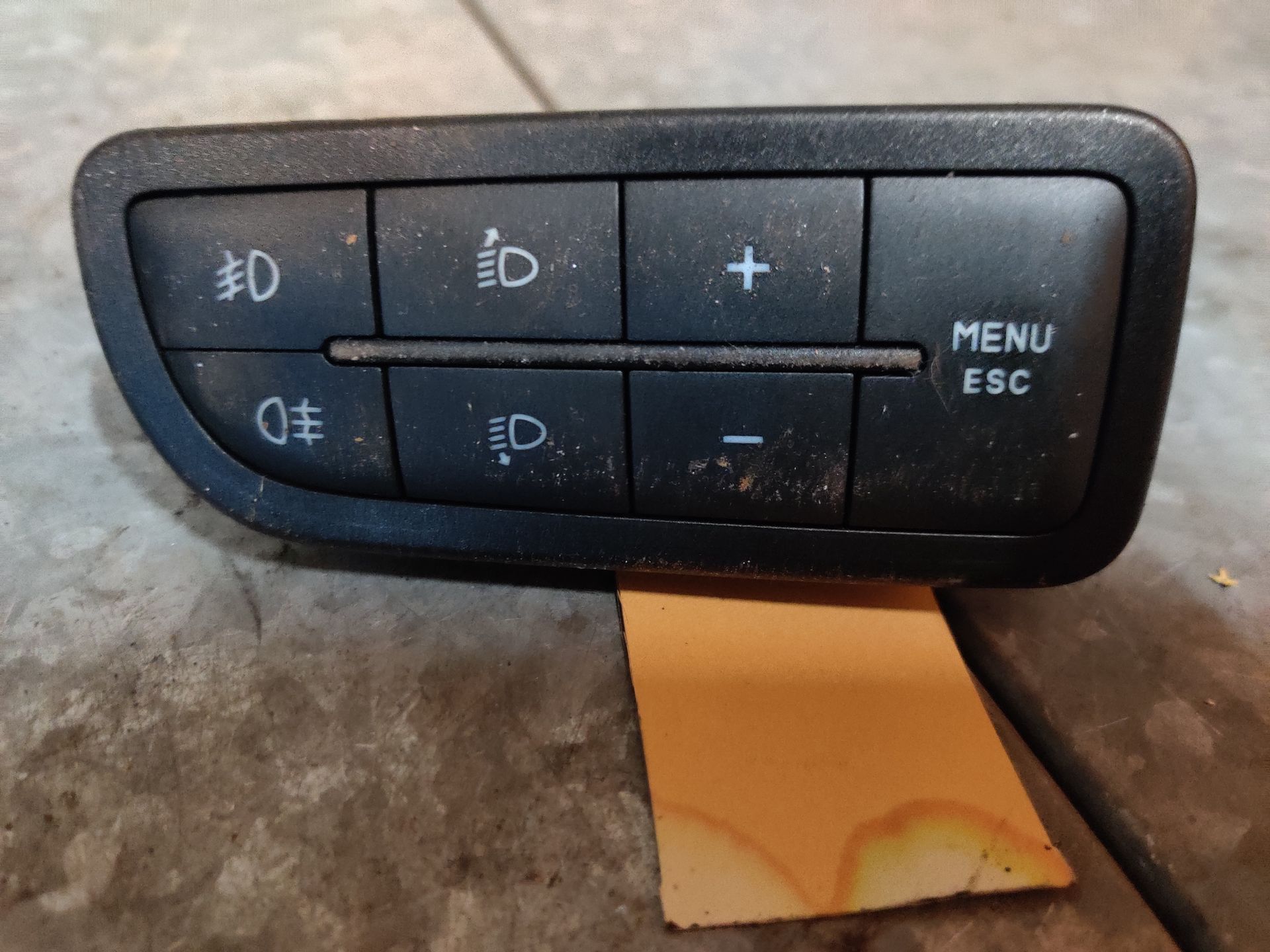 Alfa Romeo MiTo schakelaar koplamphoogte, mistlicht, Menu /ESC, gebruikt.
