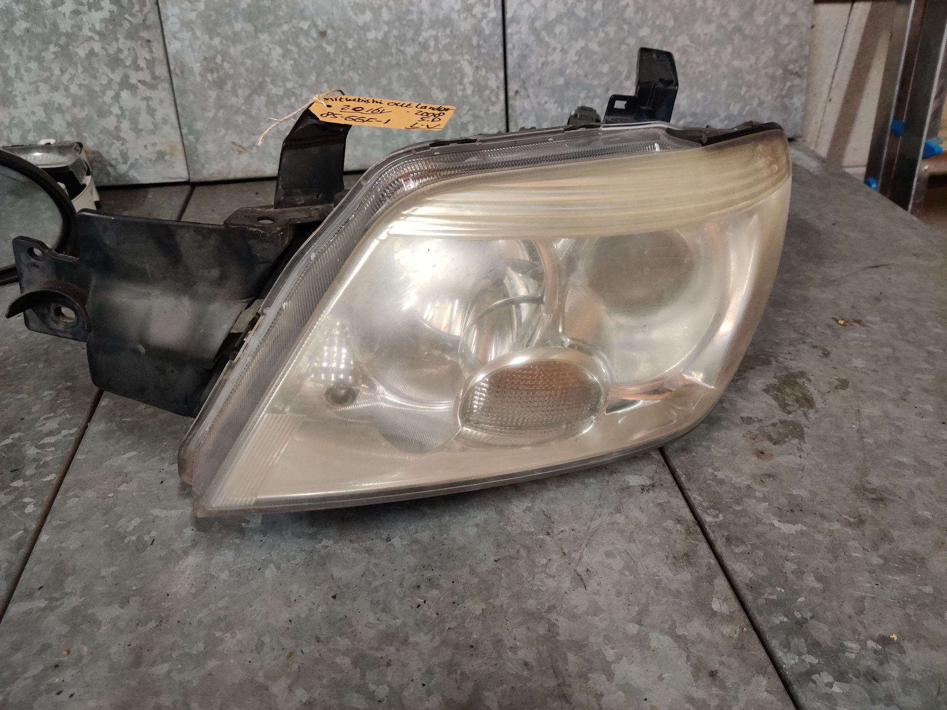Mitsubishi Outlander linker koplamp