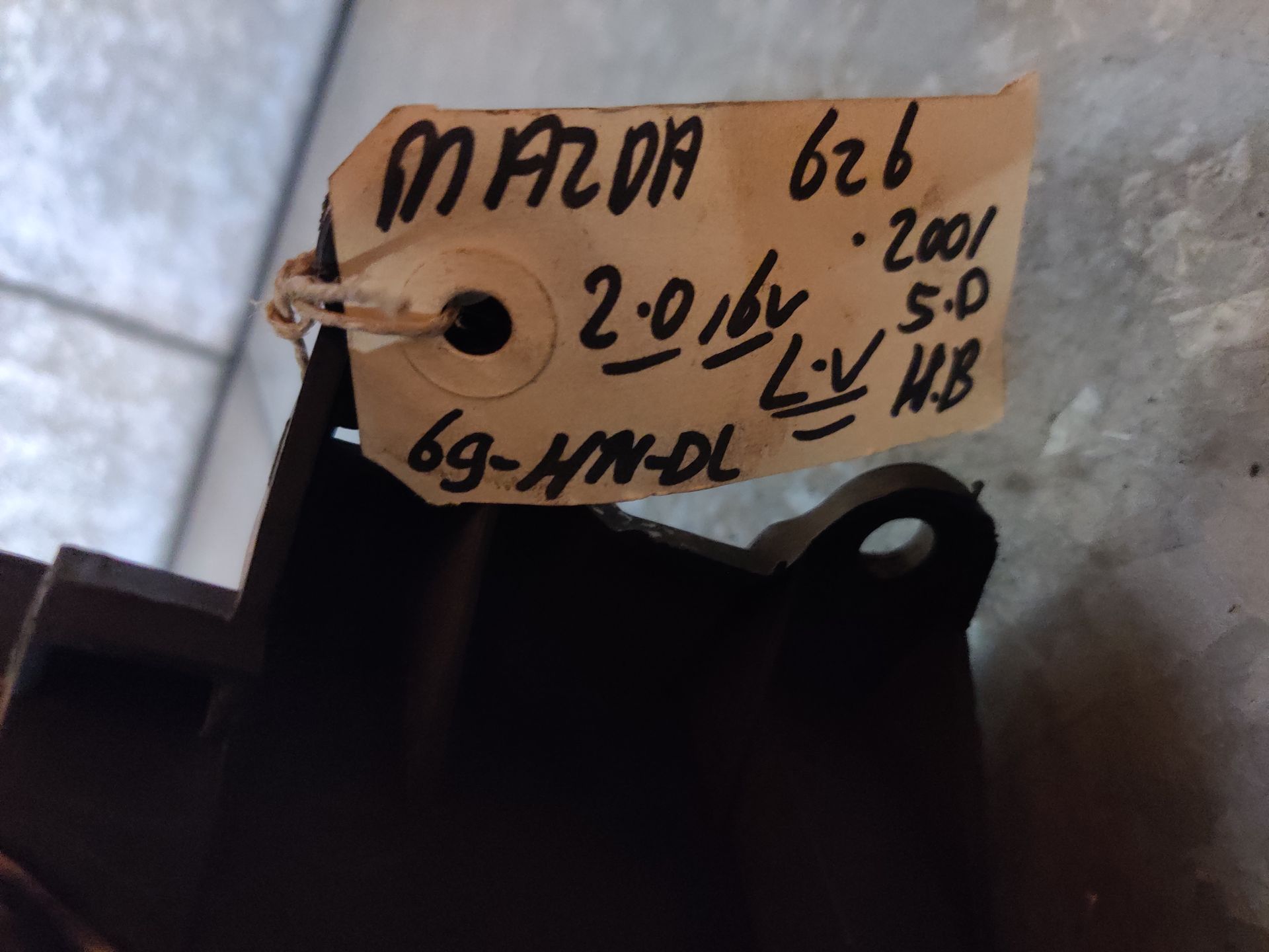 Mazda 626 linker koplamp uit 2001,
