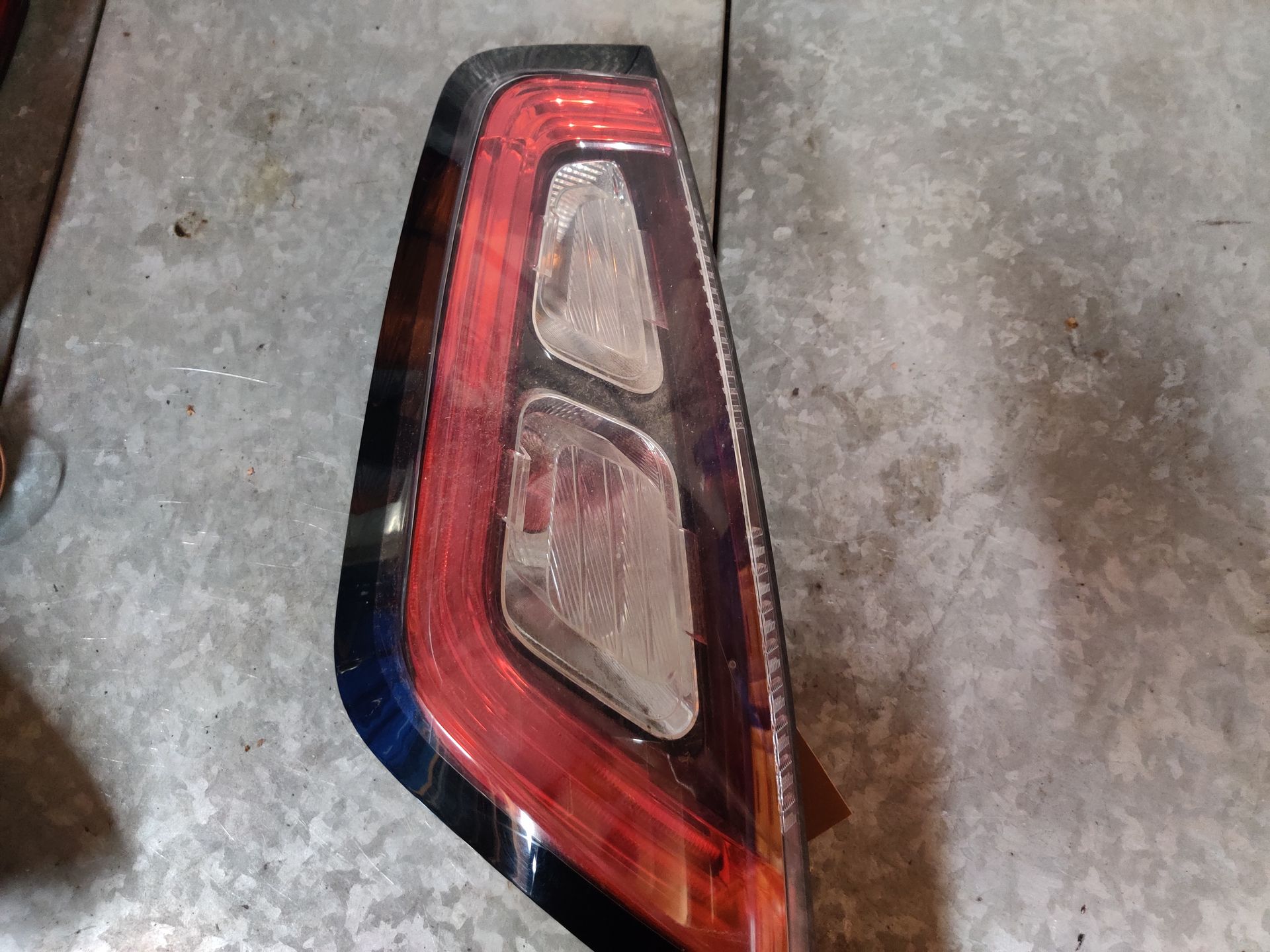 Fiat Punto linker achterlicht, gebruikt bij Stegeman Autosloperij in Exel.