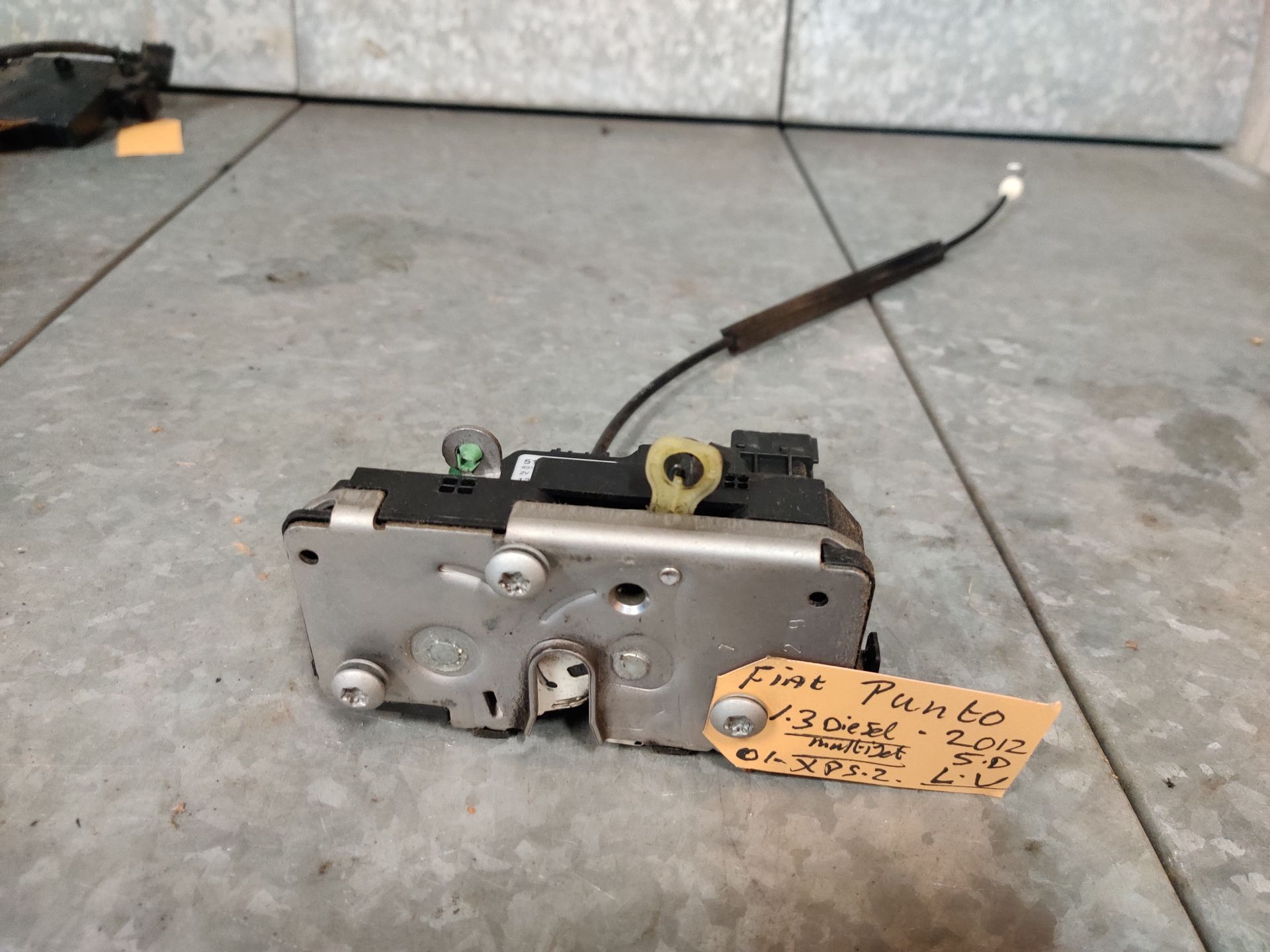 Fiat Punto deurslotvanger linker voorportier