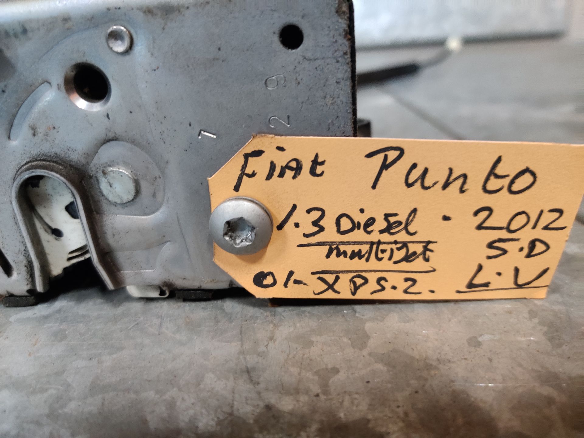 Fiat Punto deurslotvanger linker voorportier
