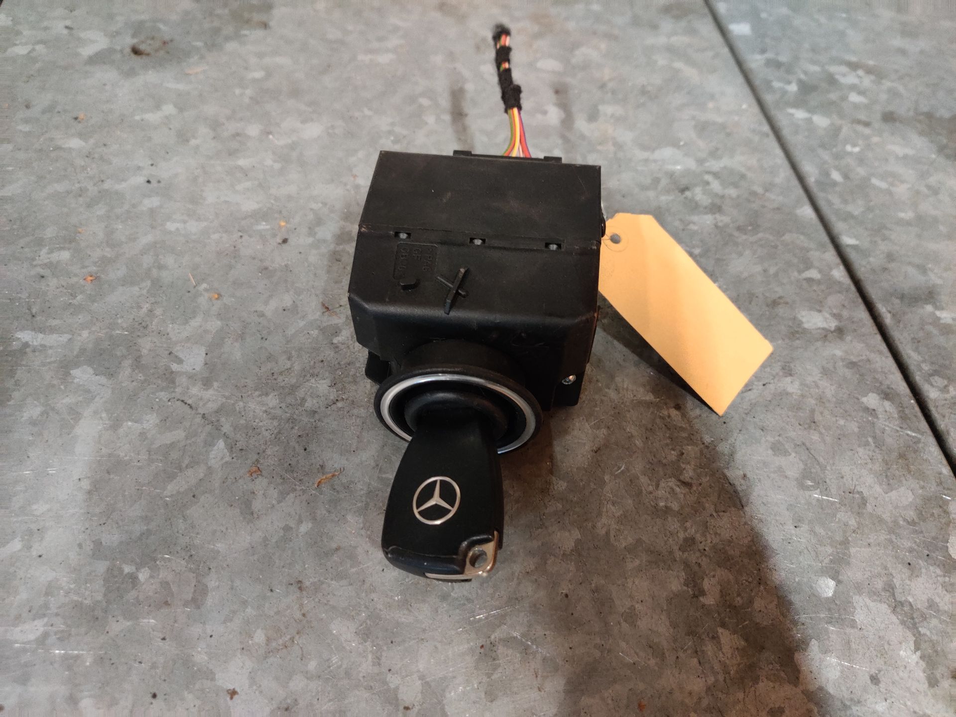 Mercedes B Klasse contactslot met 1 sleutel
