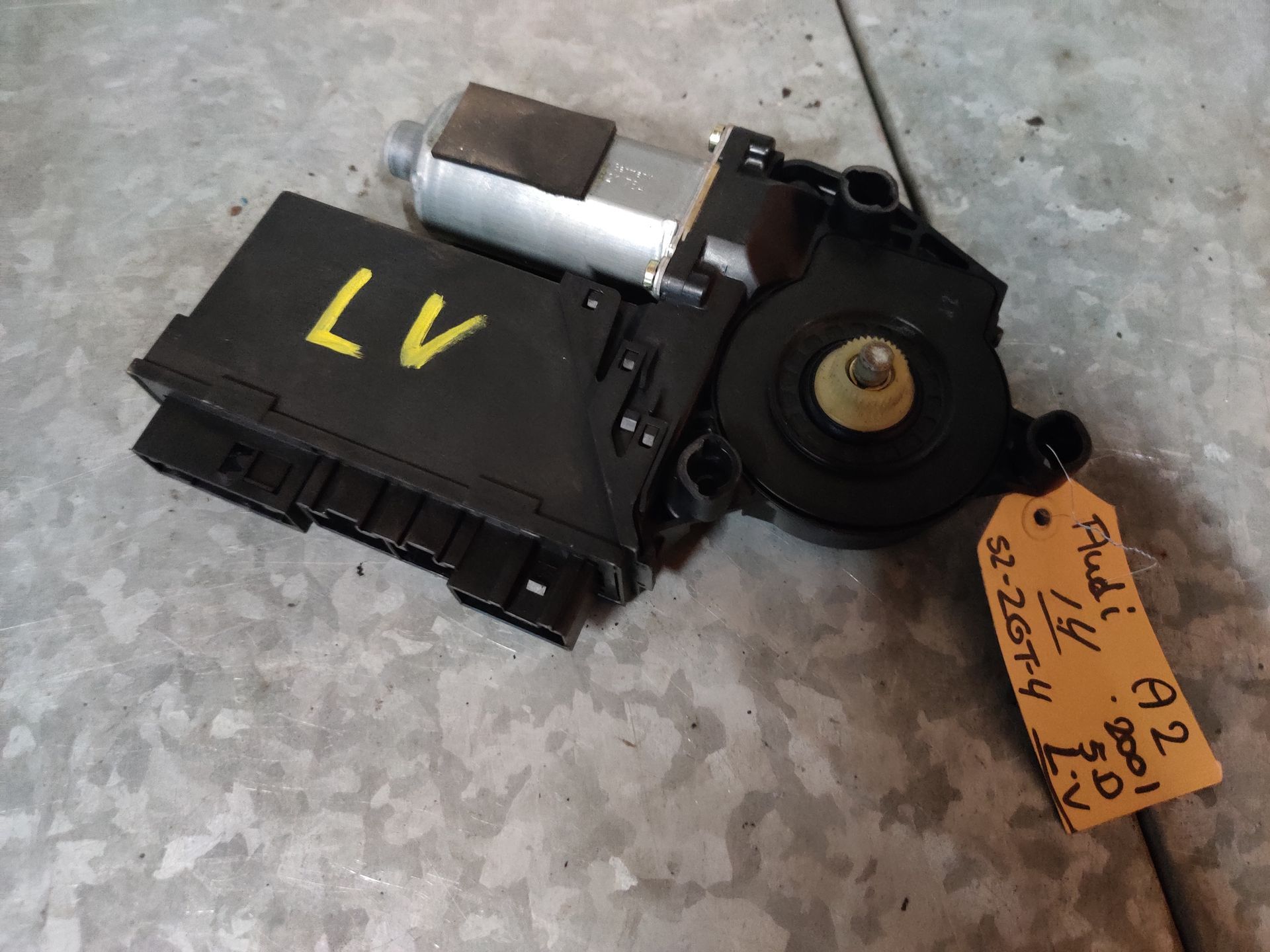 Audi A2 raammotor linksvoor
