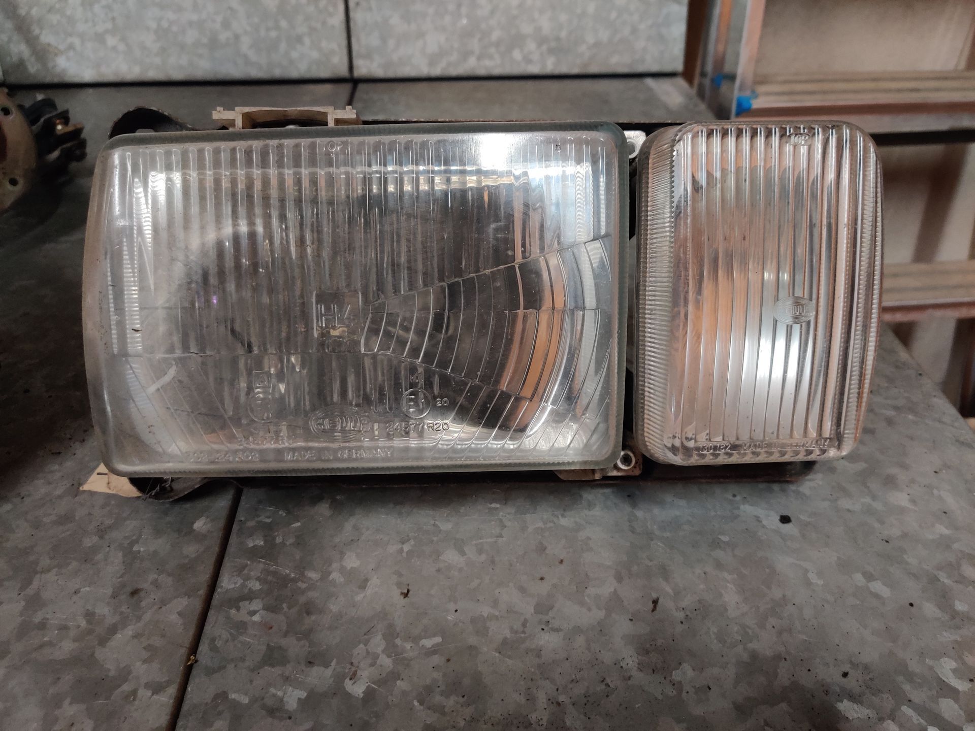 VW Passat rechter koplamp uit 1987
