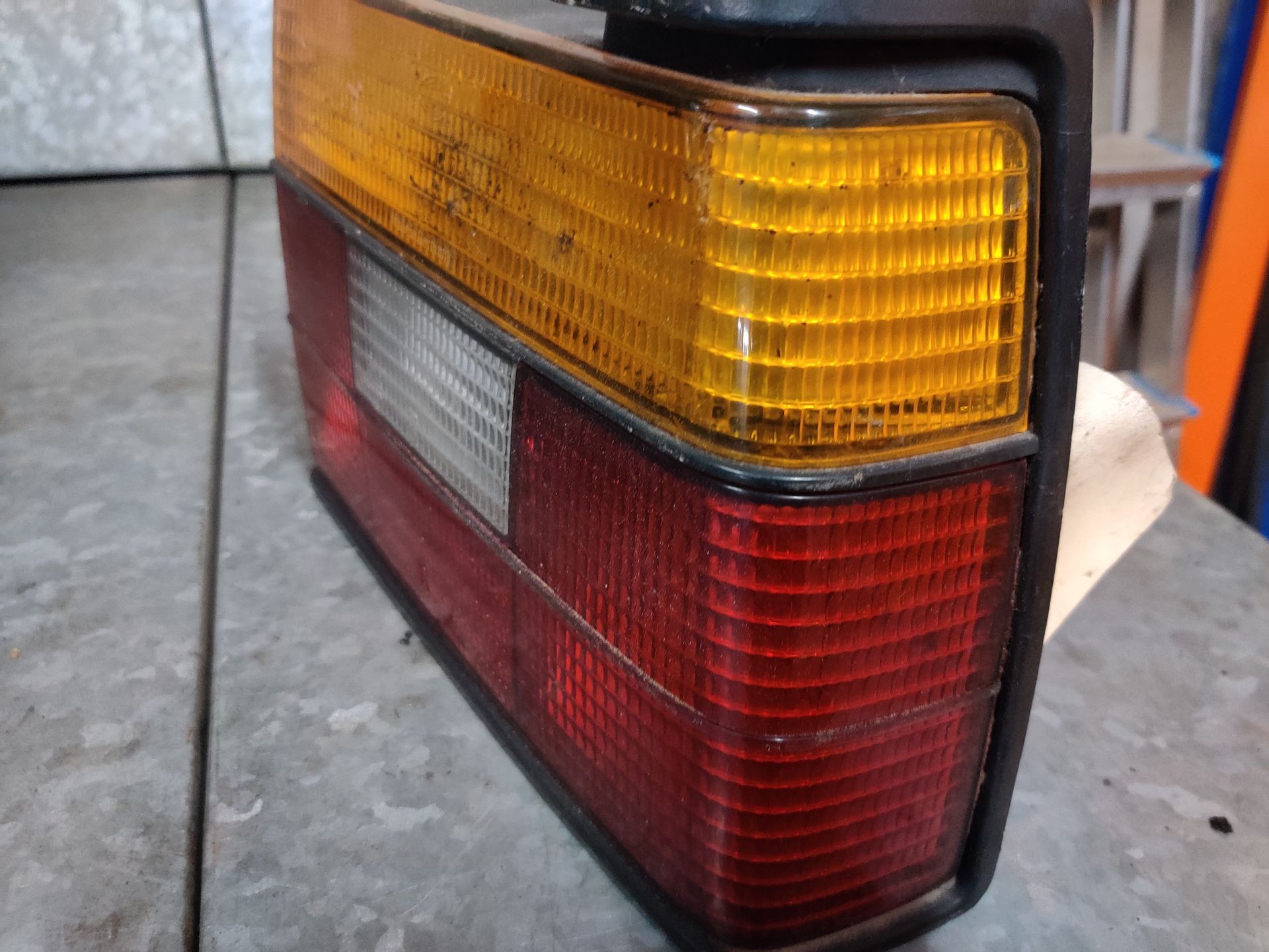 VW Jetta uit 1986 rechter achterlicht,