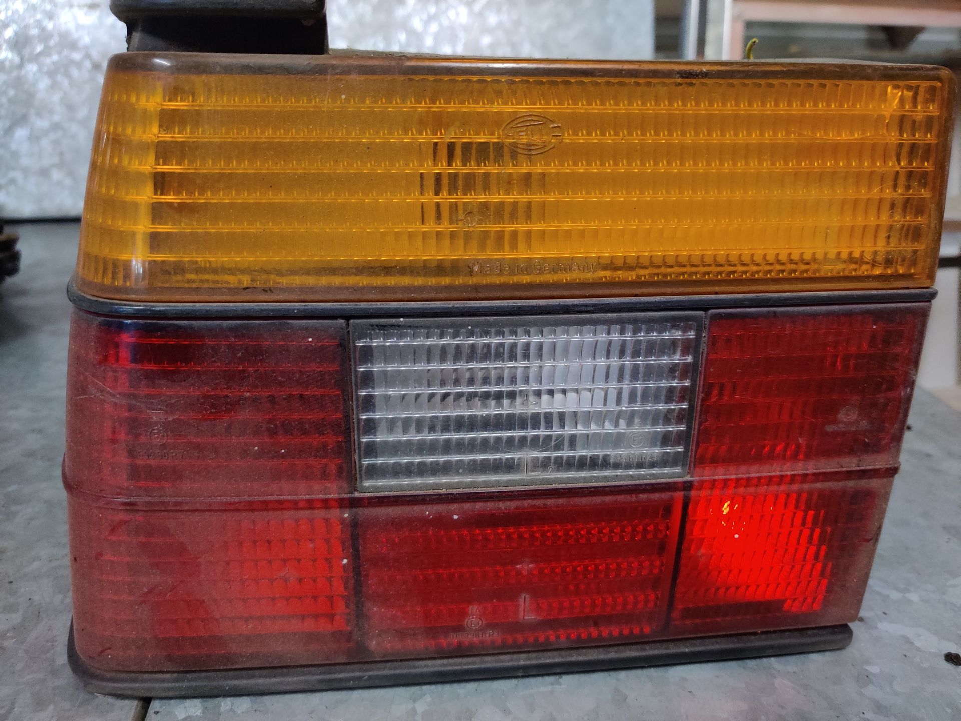 VW Jetta uit 1986 linker achterlicht,