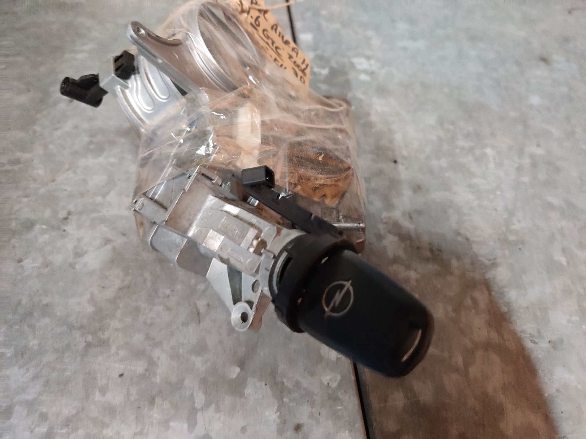 Opel Astra H computer en contactslot met 1 sleutel uit 2006, gebruikt.