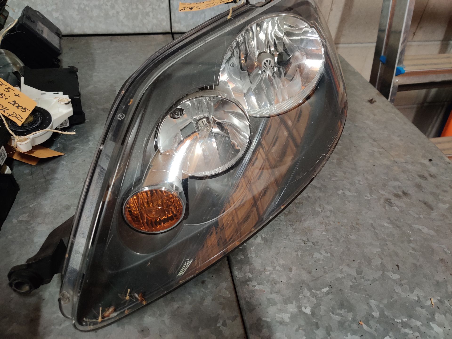 VW Golf plus de linker koplamp van 2005,