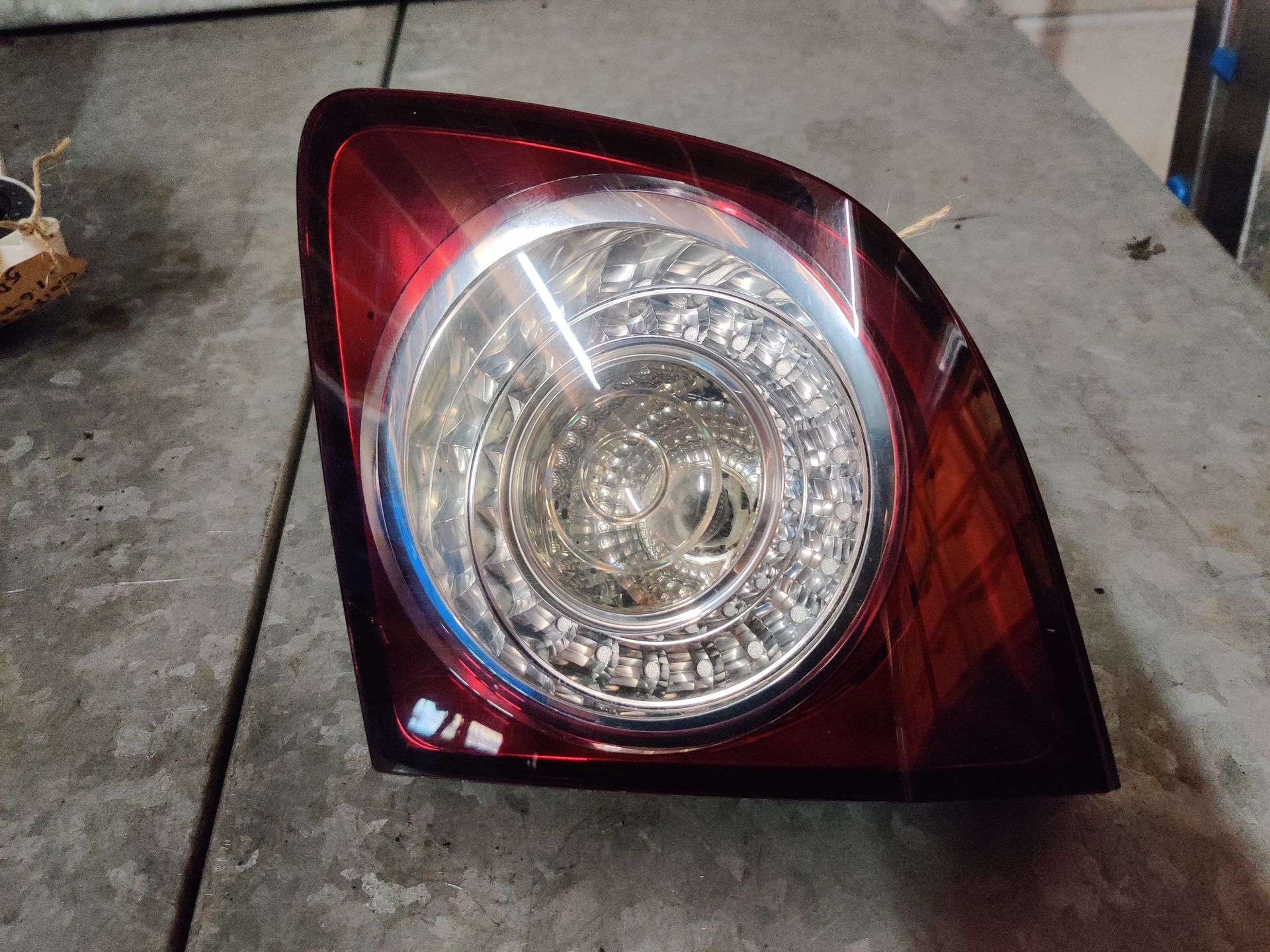 VW Golf plus, het rechter achterlicht (zit op de klep.