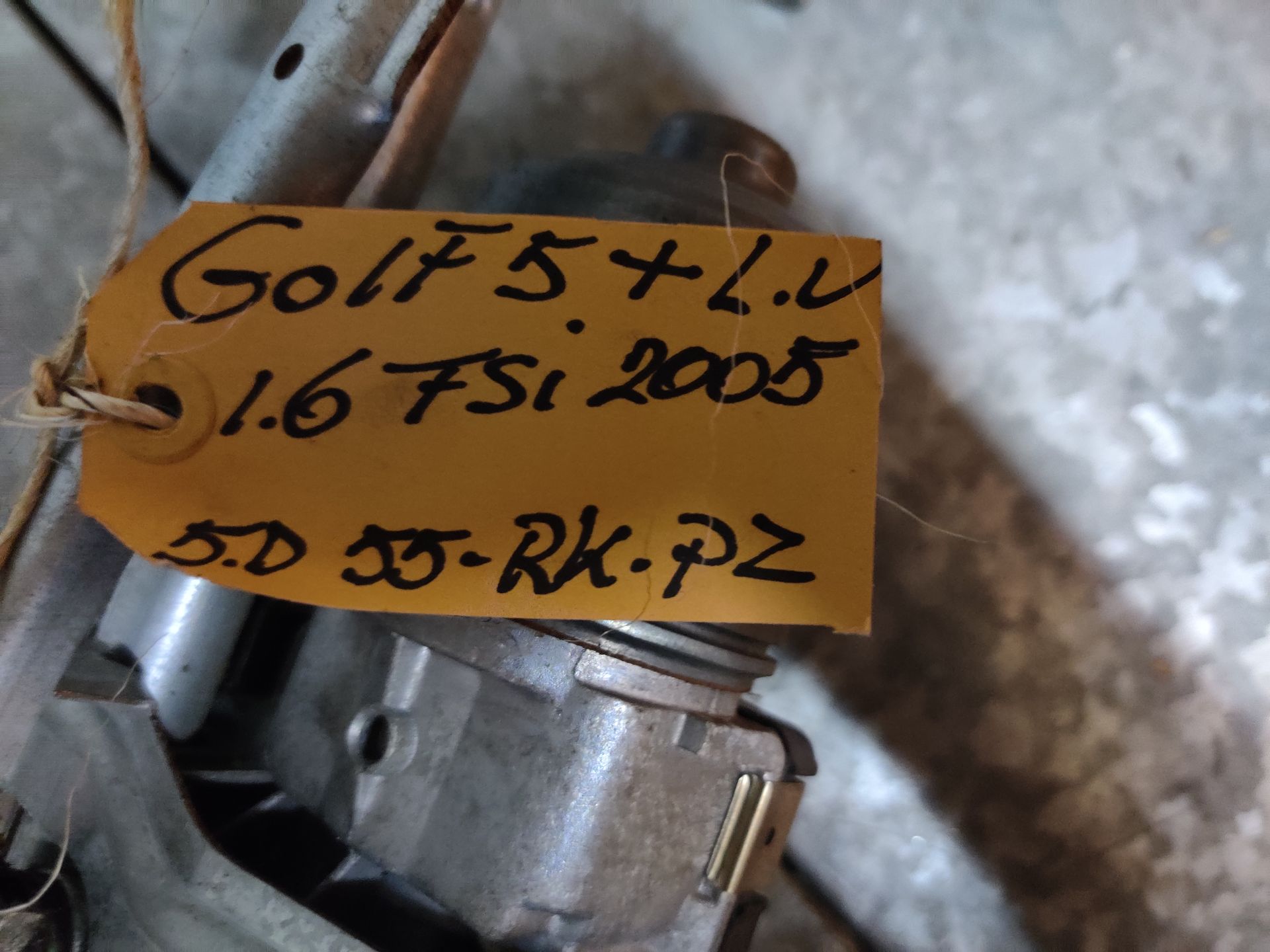 VW Golf 5 plus 1.6 FSI, ruitenwissermotor achterklep.