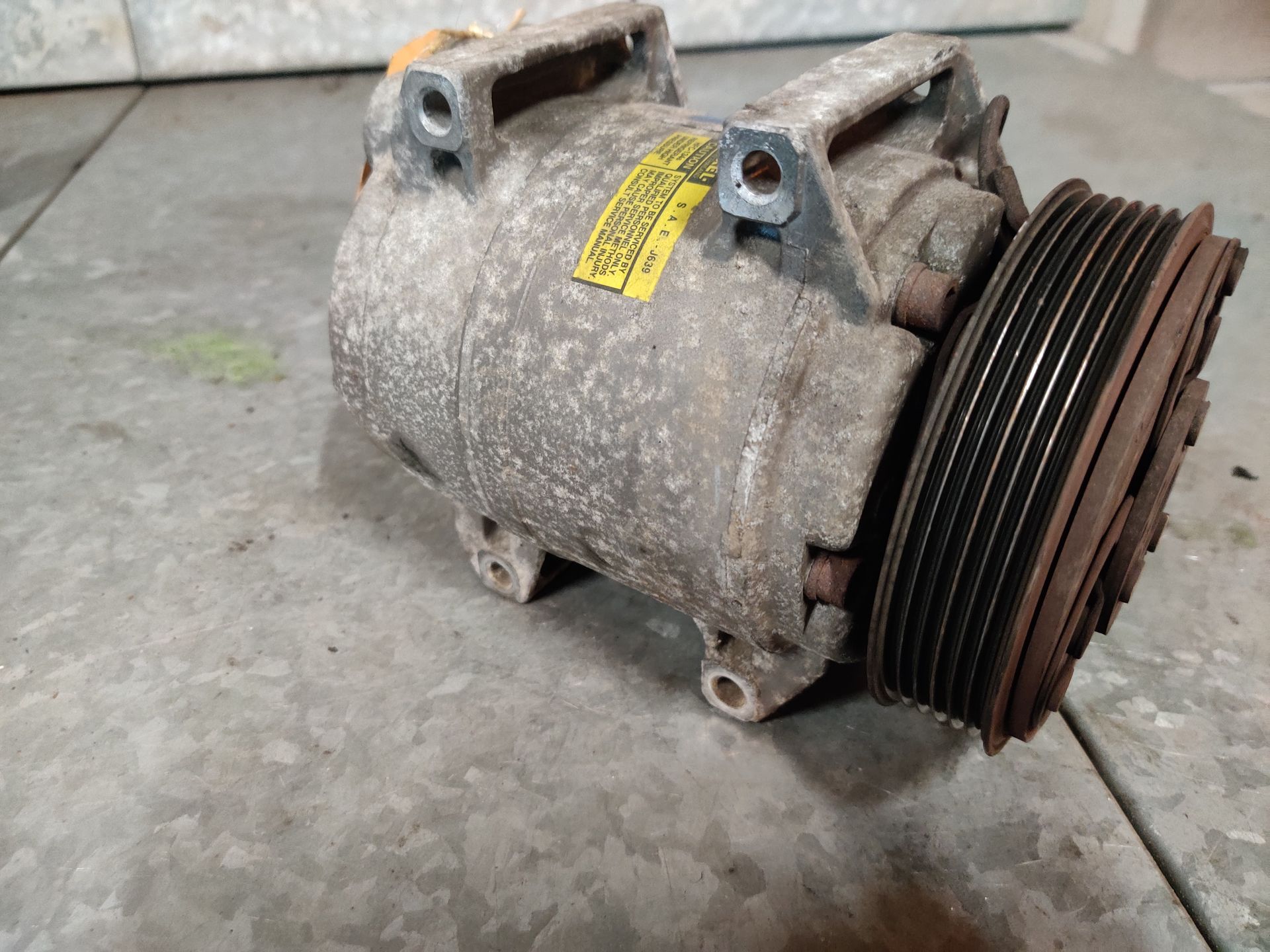Volvo S80, een aircocompressor, A/C compressor van een 2.4 uit 2004.