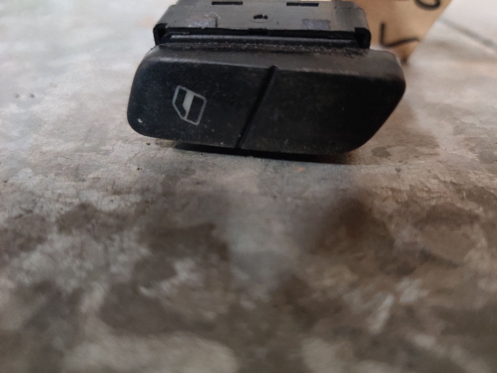 VW Polo raam schakelaar rechter voordeur