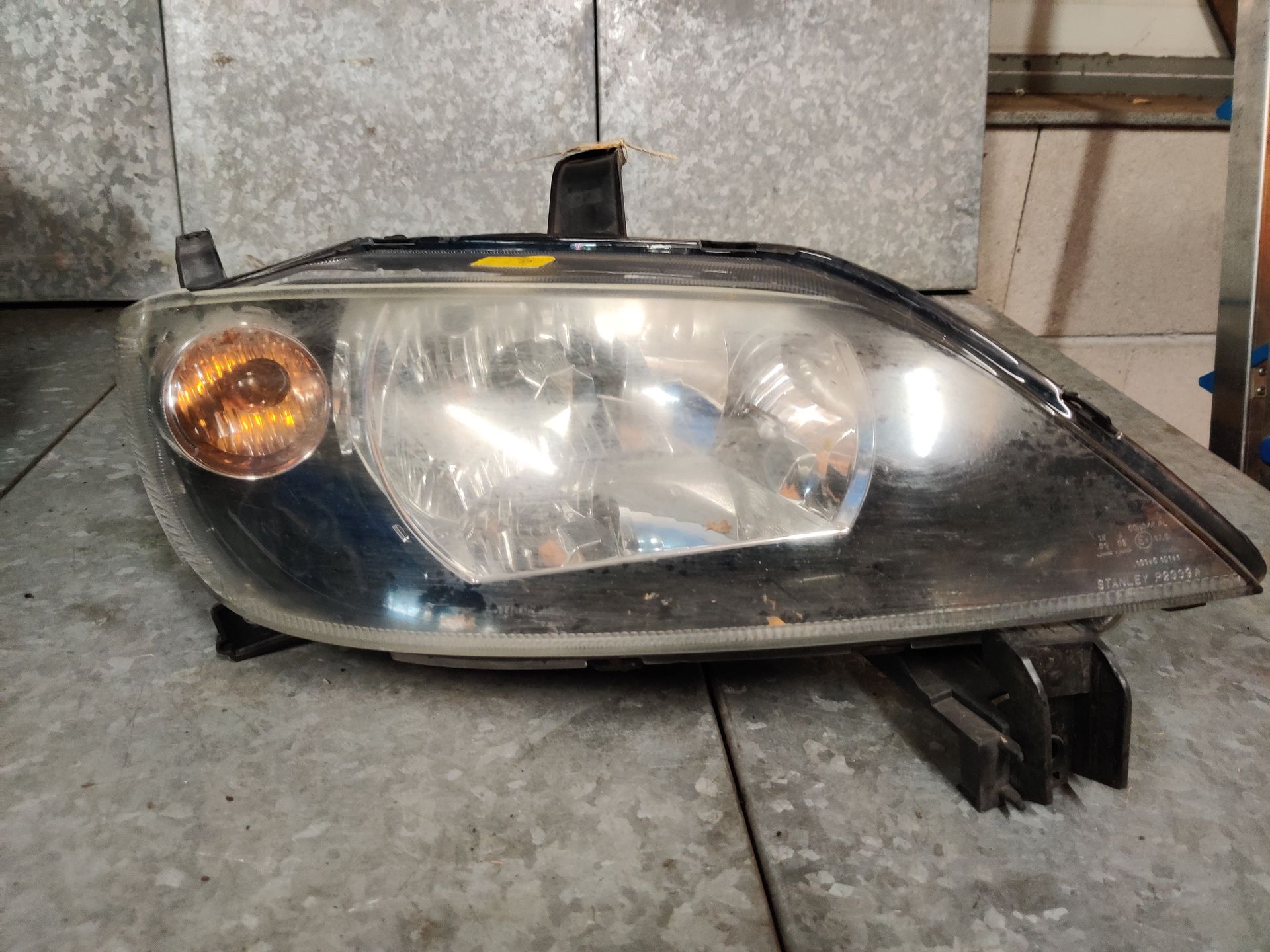 Mazda 2 rechter koplamp uit 2006,