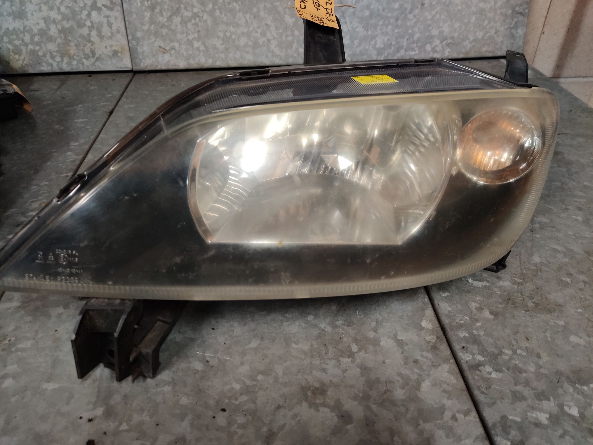 Mazda 2 linker koplamp uit 2006