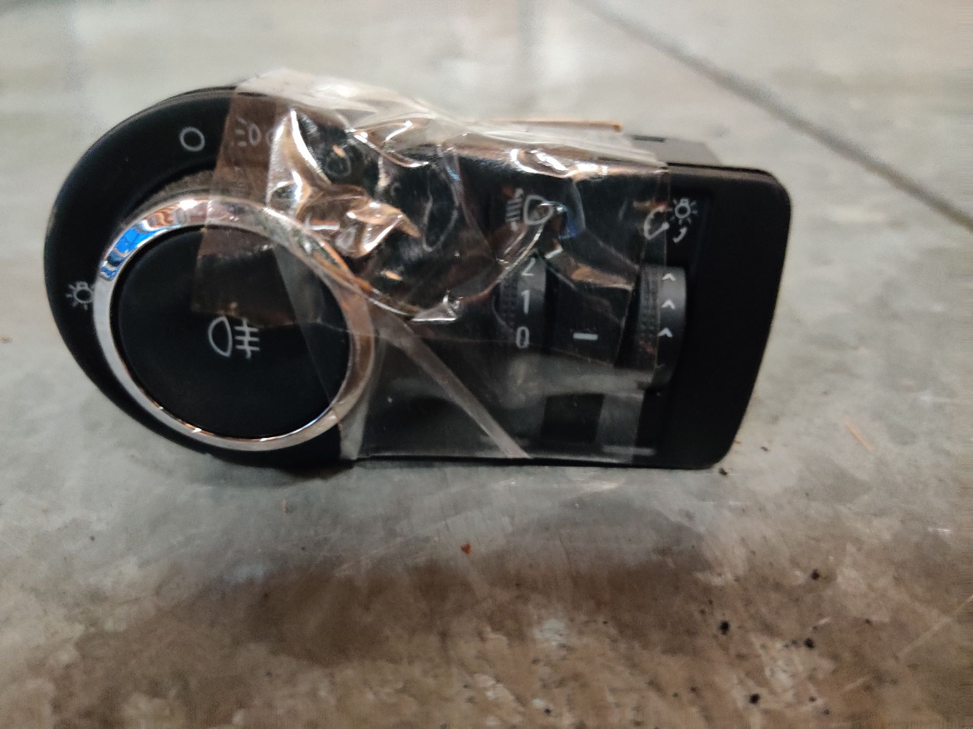 Opel Astra J 1.4i lichtschakelaar, modeljaar 2013, gebruikt.