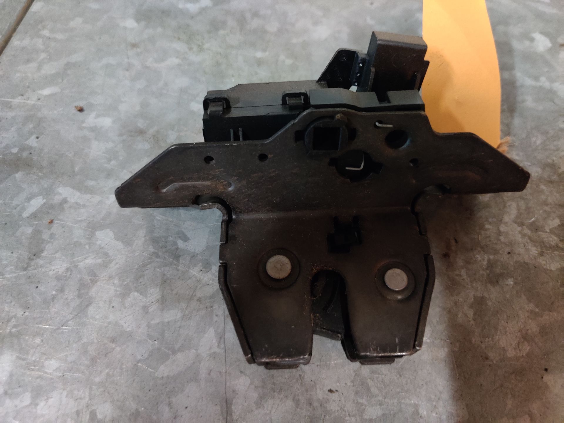 Opel Astra J 1.4i kofferbaksluiting,
