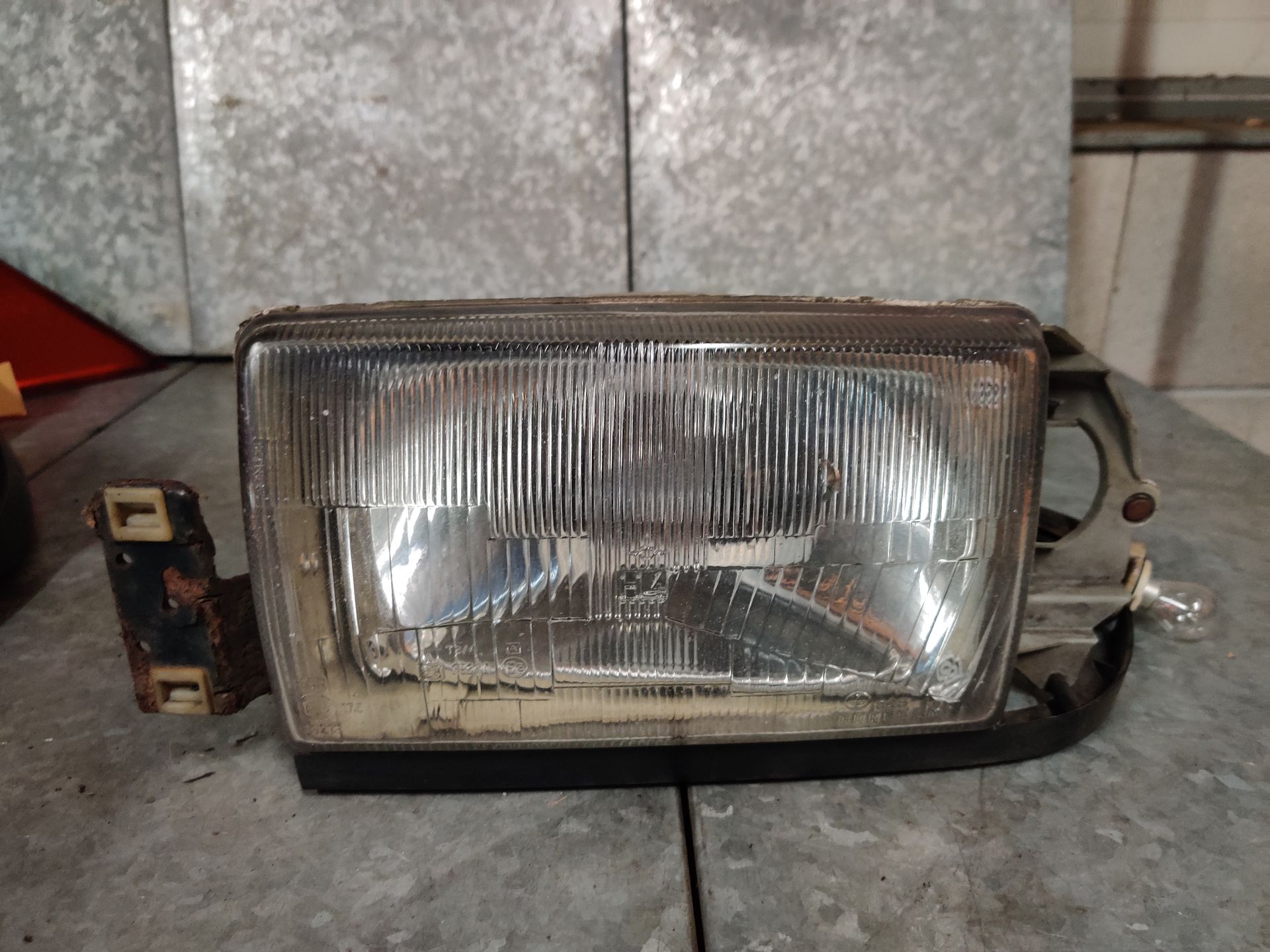 Alfa Romeo Alfa 33 linker koplamp, gebruikt.