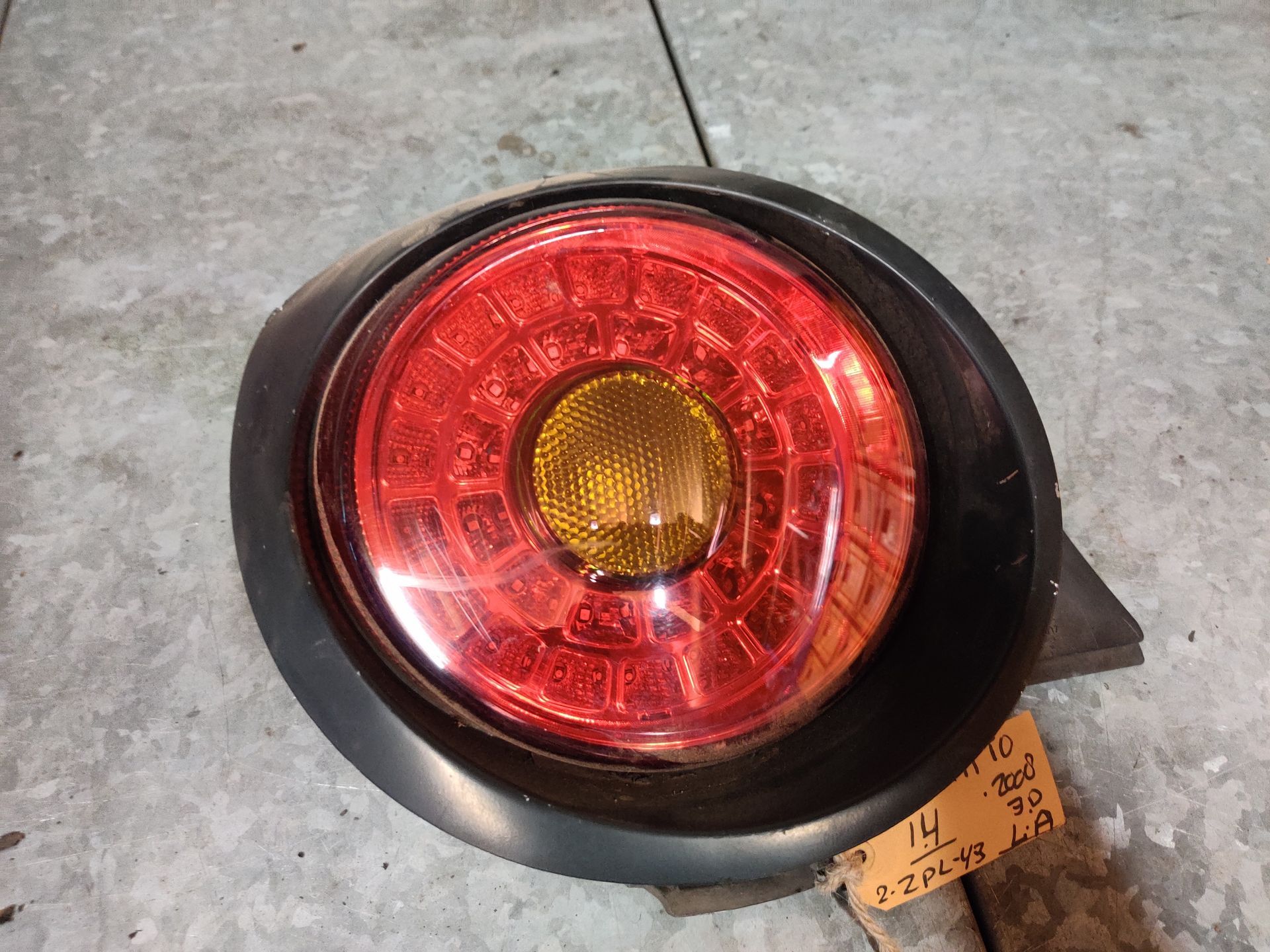 Alfa Romeo MiTo linker achterlicht uit 2008, gebruikt. Cromato Brillante.