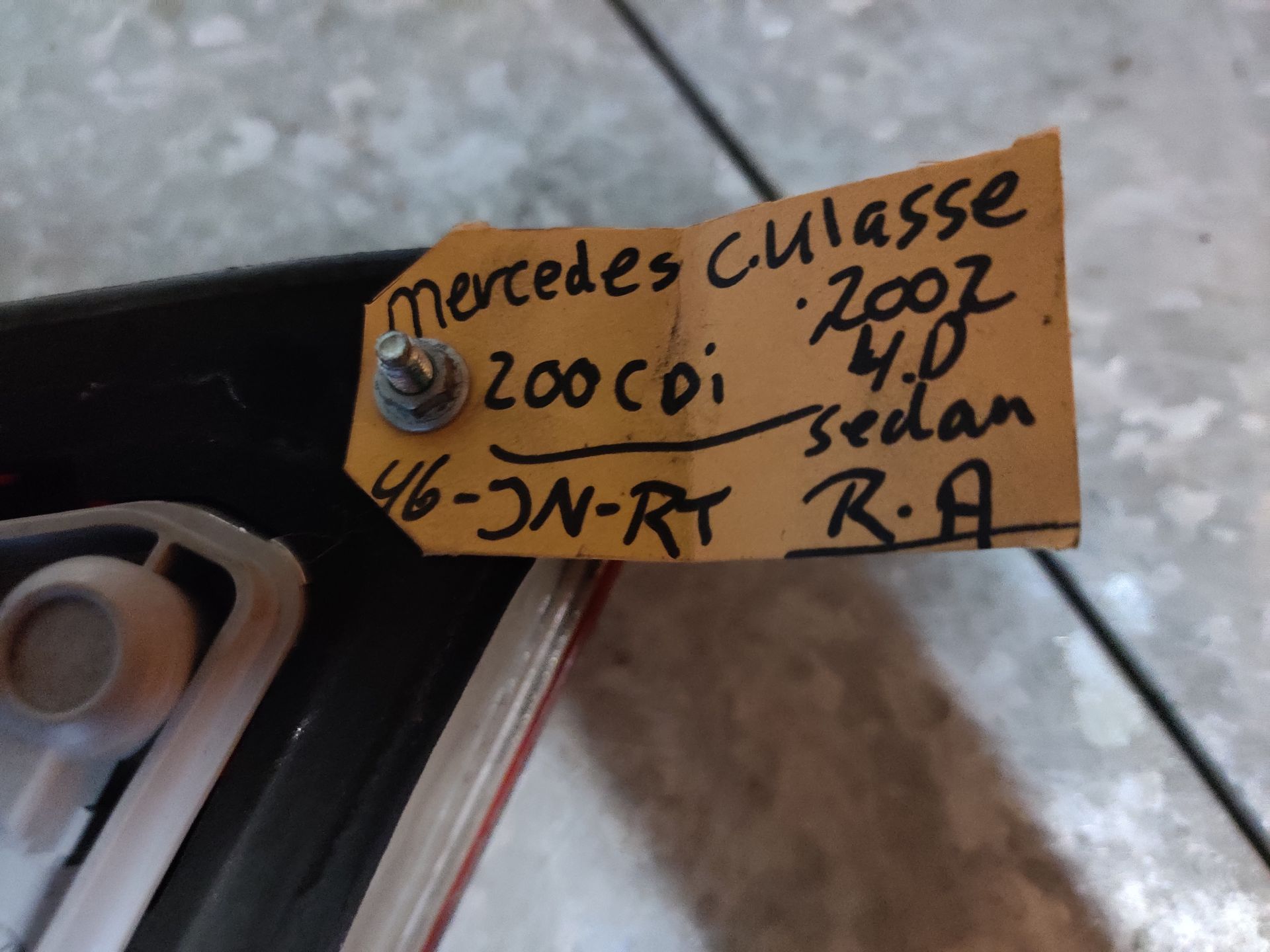 Mercedes-Benz C Klasse het rechter achterlicht uit 2002 (4 deurs model), gebruikt.