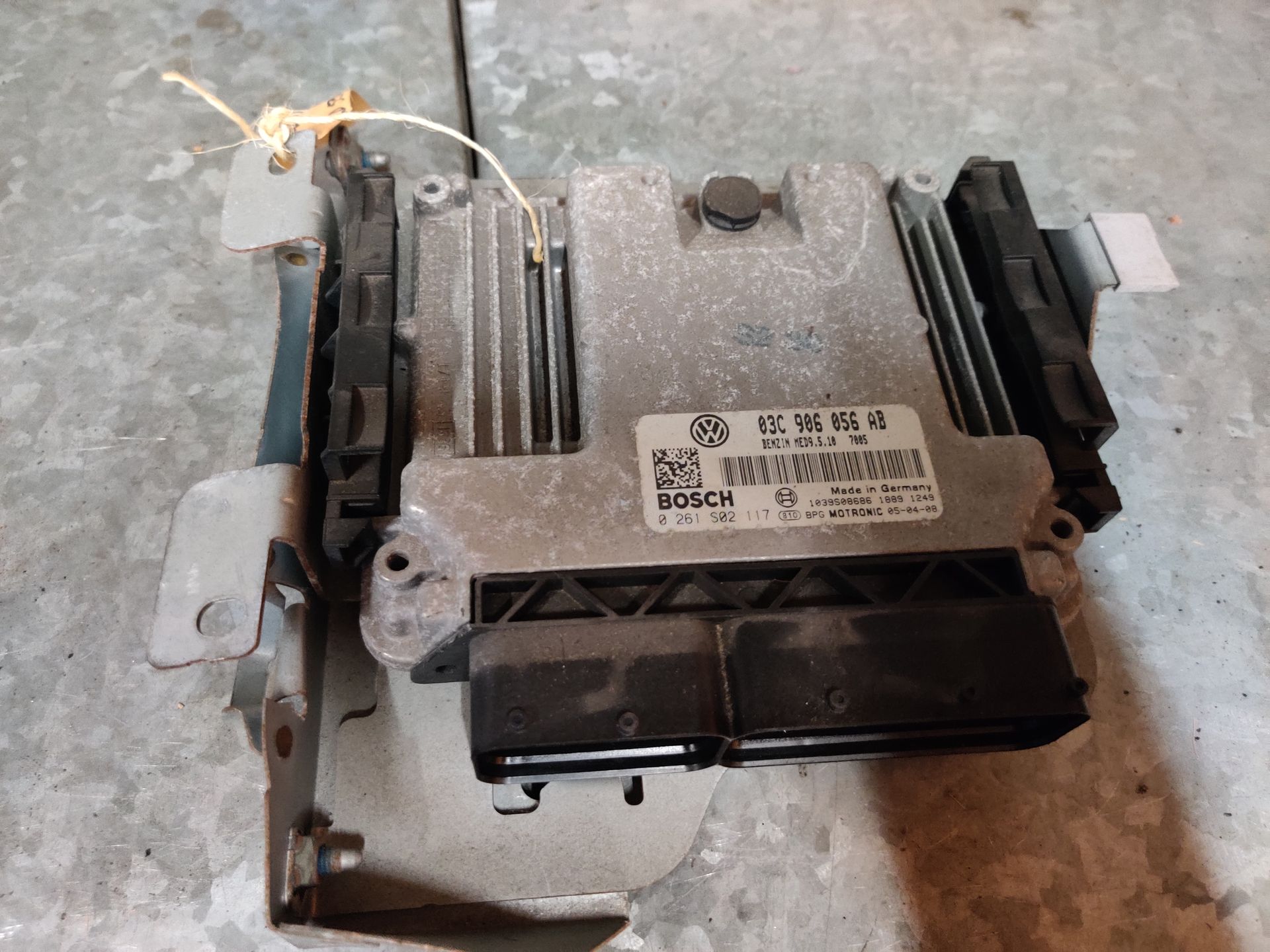 VW Golf 5 Plus computer motormanagement van een 1.6 FSi uit 2005, gebruikt.
