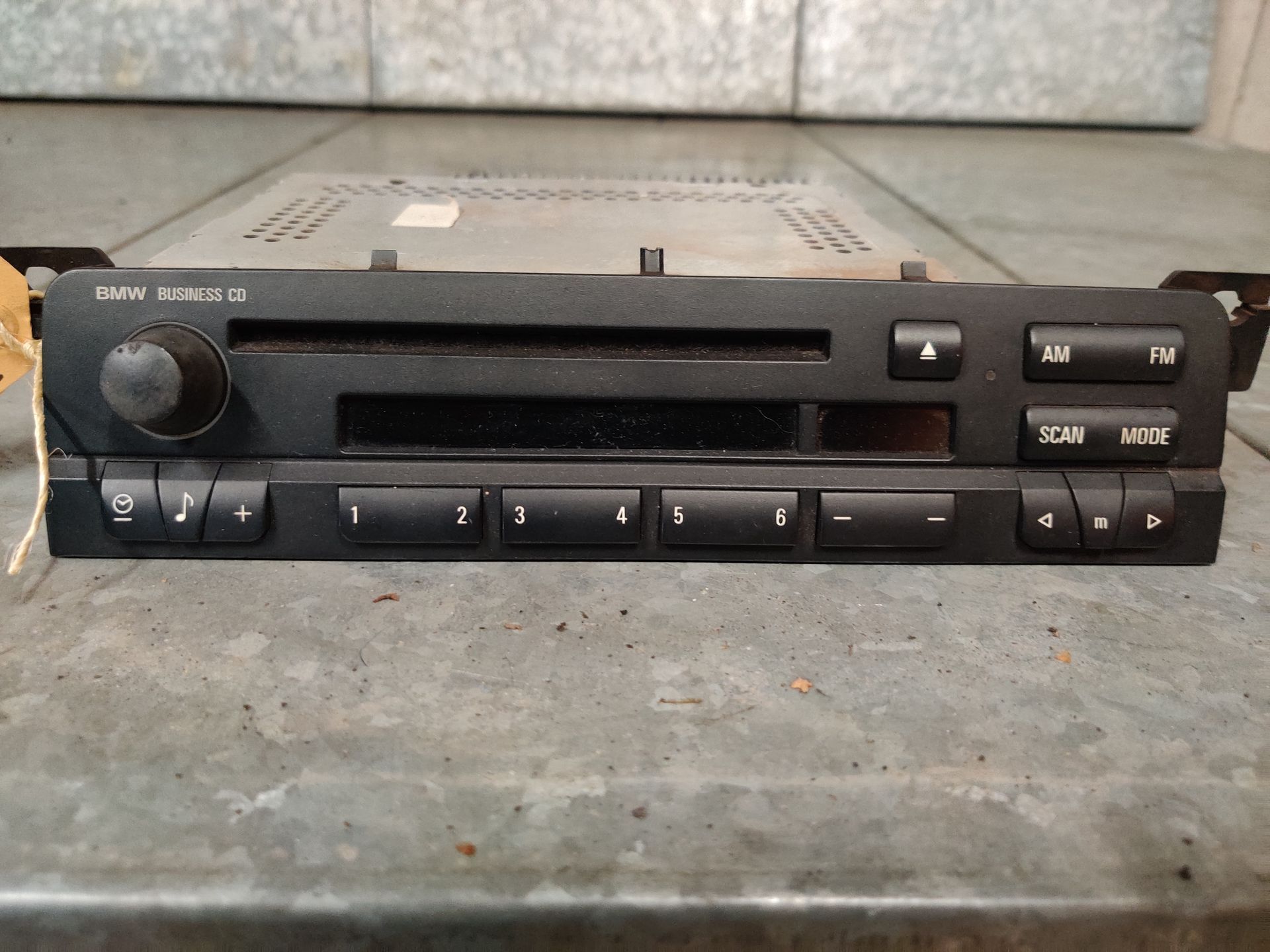 BMW 320 Cabrio (E46) radio CD speler uit 2002, gebruikt.