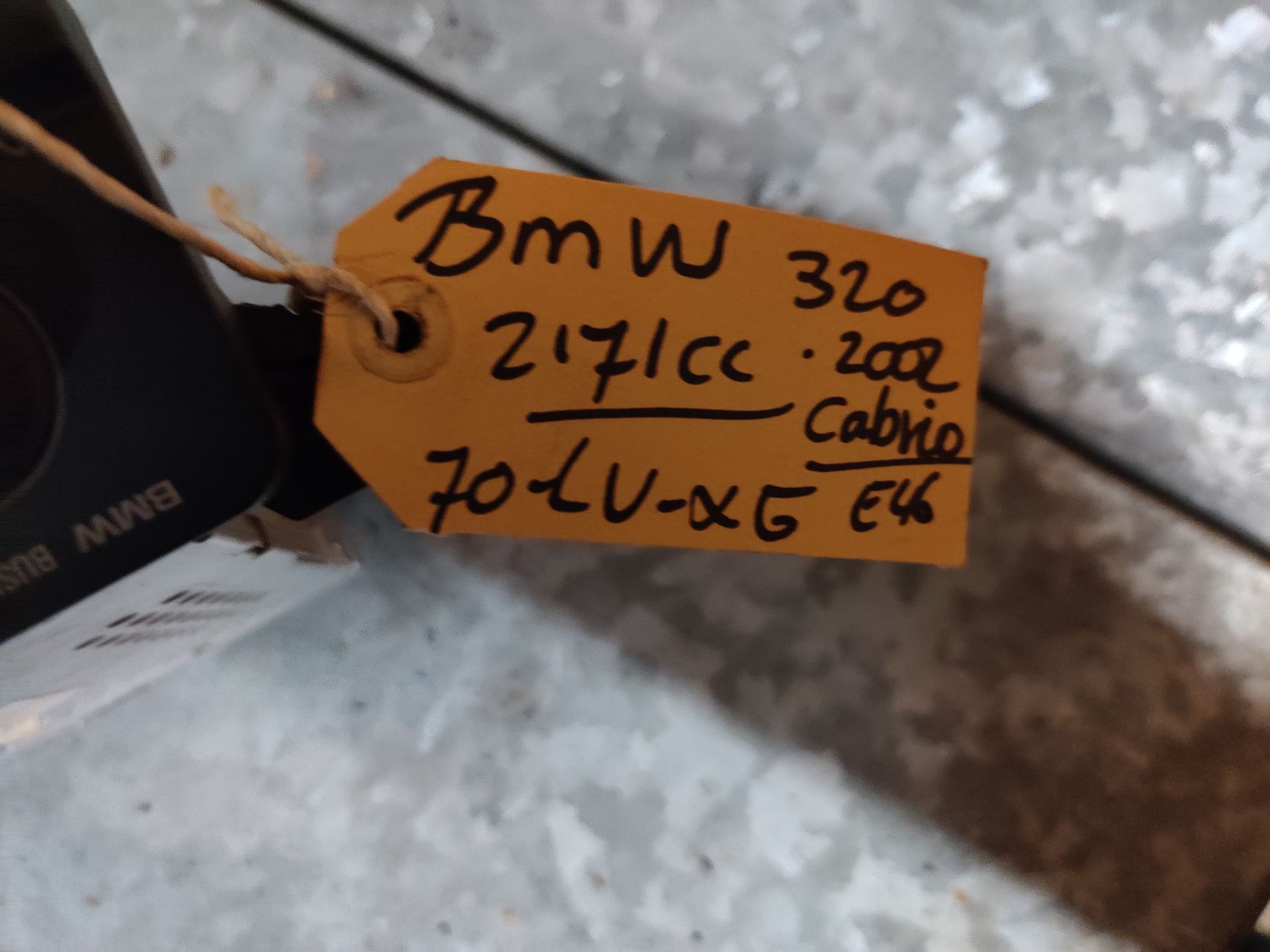 BMW 320 Cabrio (E46) radio CD speler uit 2002, gebruikt.