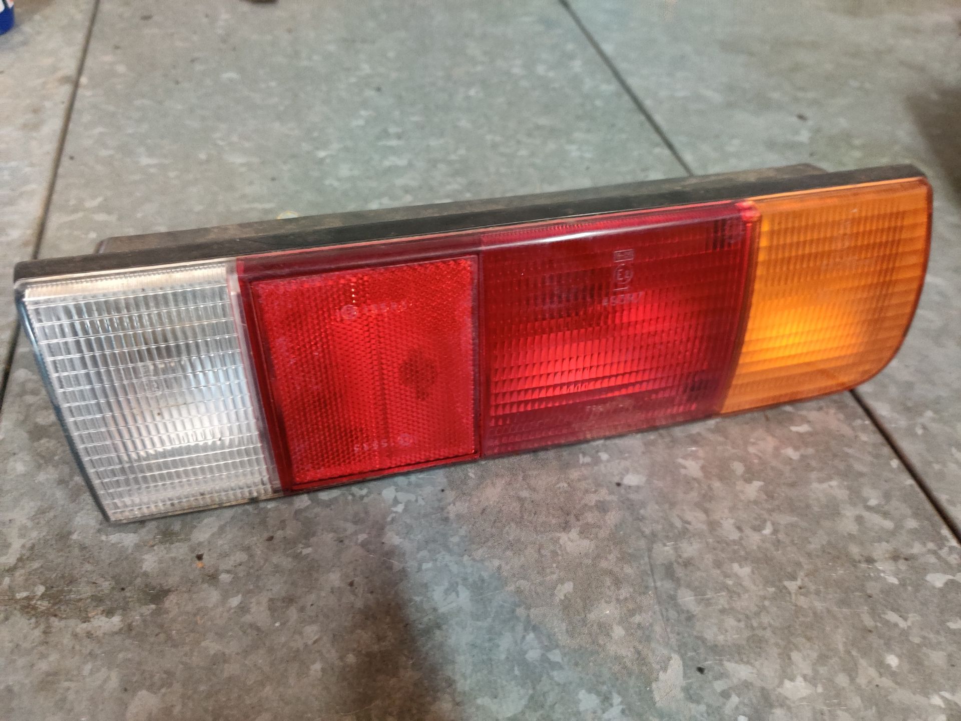 Opel Ascona B sport rechter achterlicht bij Stegeman in Exel.