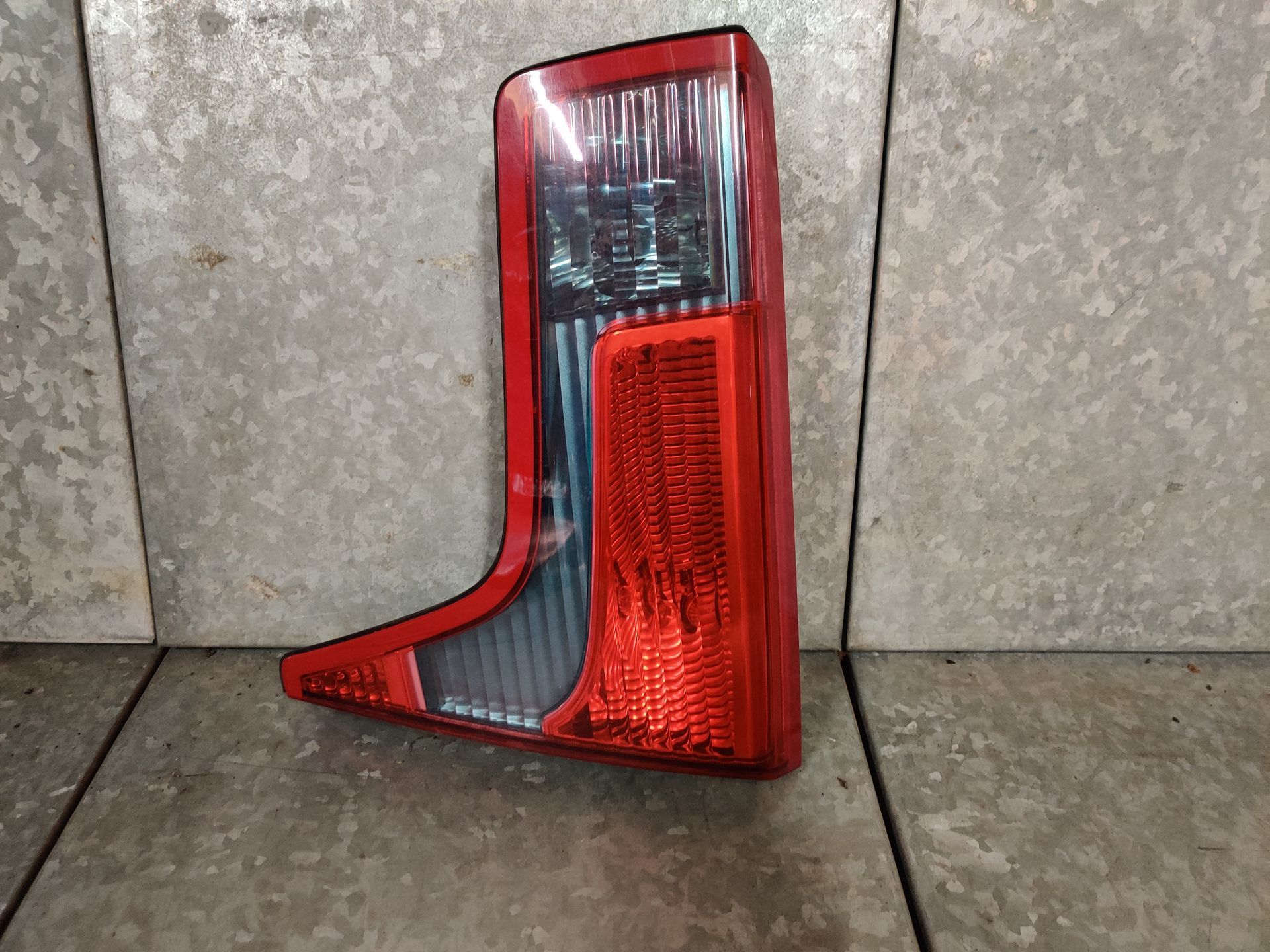 Citroen C5 rechter achterlicht (zit op de achterklep) uit 2006, gebruikt.