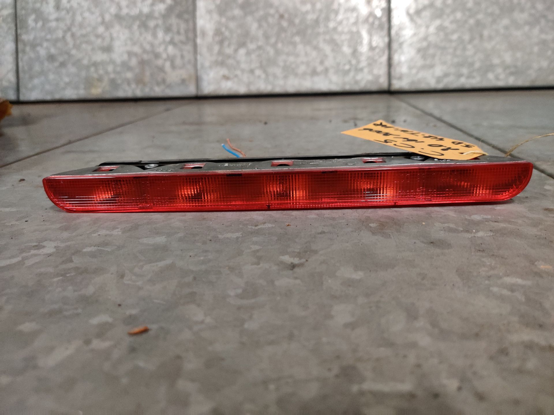 Citroen C5 derde remlicht uit 2006 bij Stegeman Autosloperij in Exel.