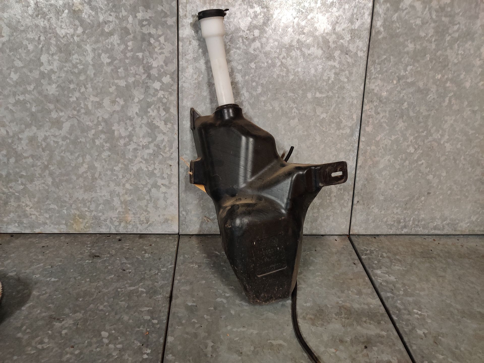 Opel Astra J een ruitensproeier reservoir,