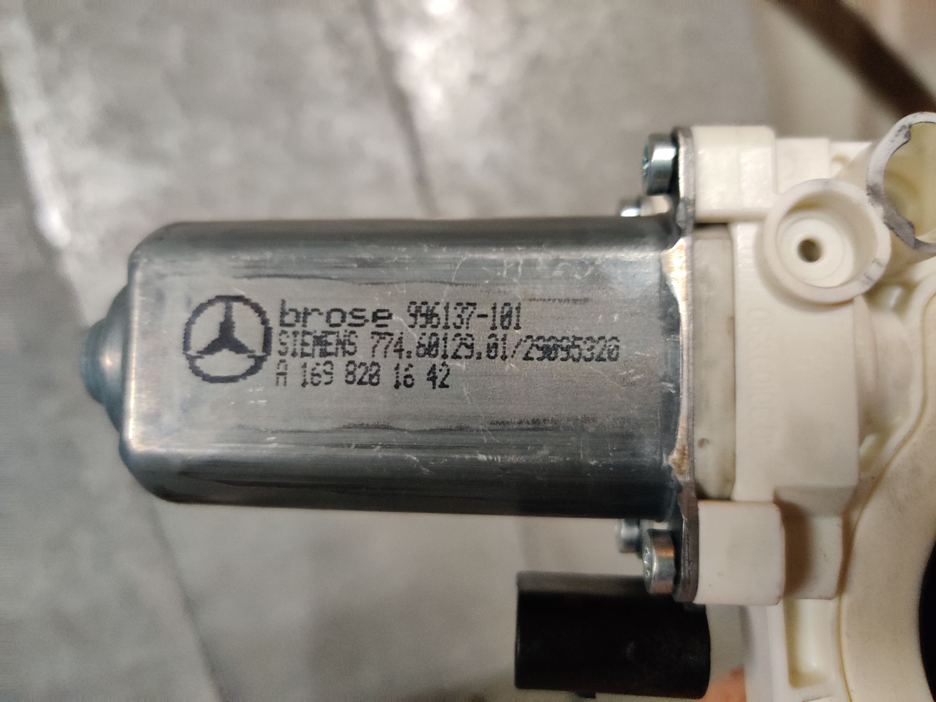 Mercedes B Klasse raammotor rechtsvoor
