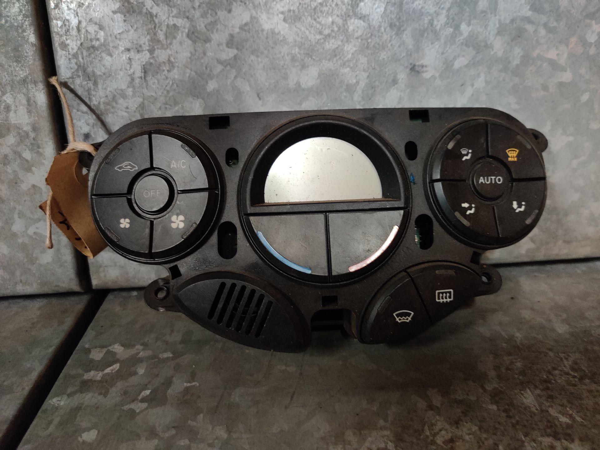 Ford Focus 1 het kachelbedieningspaneel (inclusief airco-bediening), gebruikt.