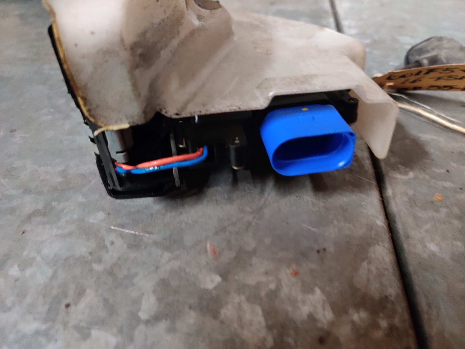 VW Golf 5 plus de deurvergrendeling van het rechter voorportier (2004-2008). Met kabel.