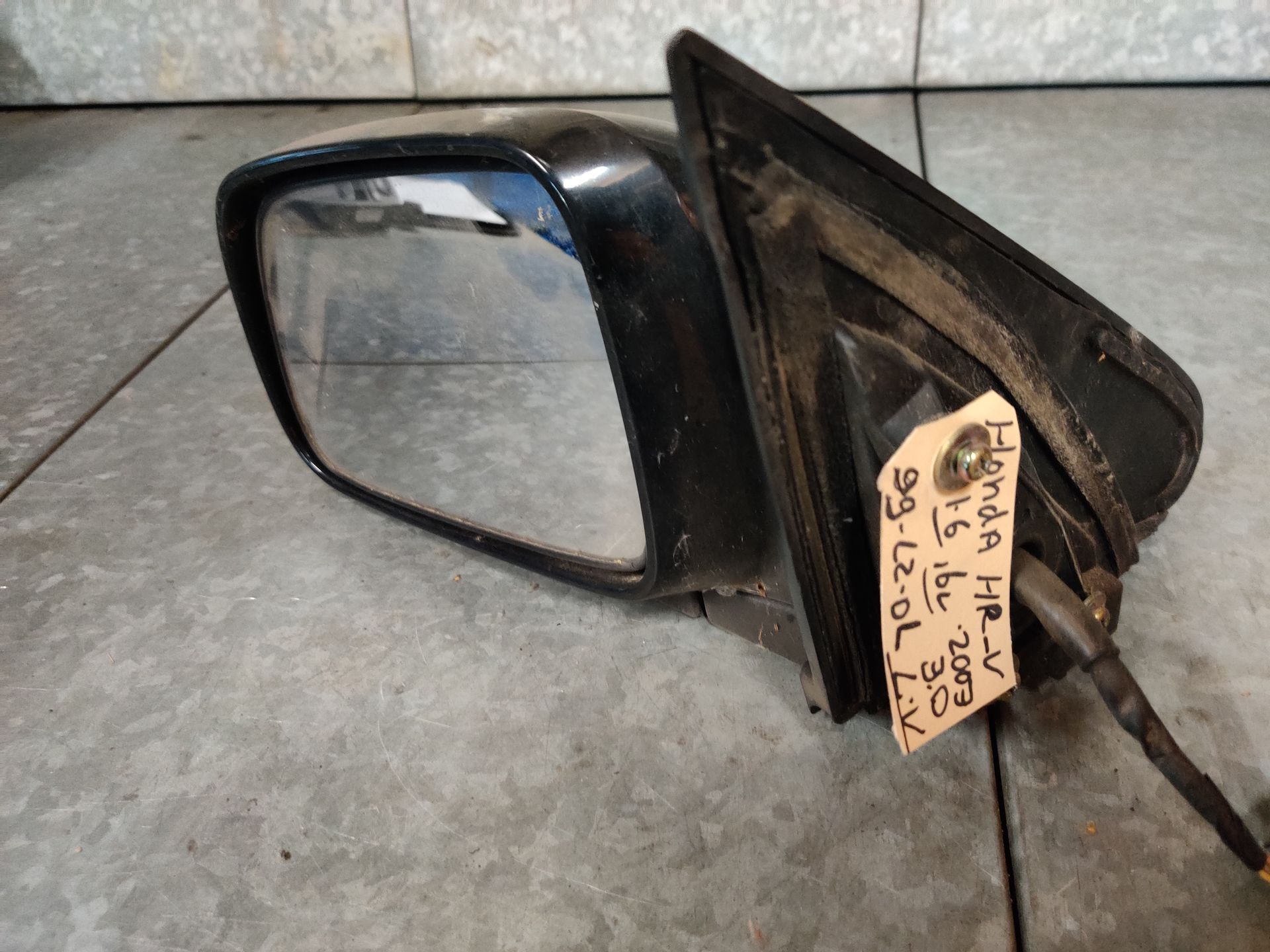 Honda HRV linker spiegel elektrisch bedienbaar.